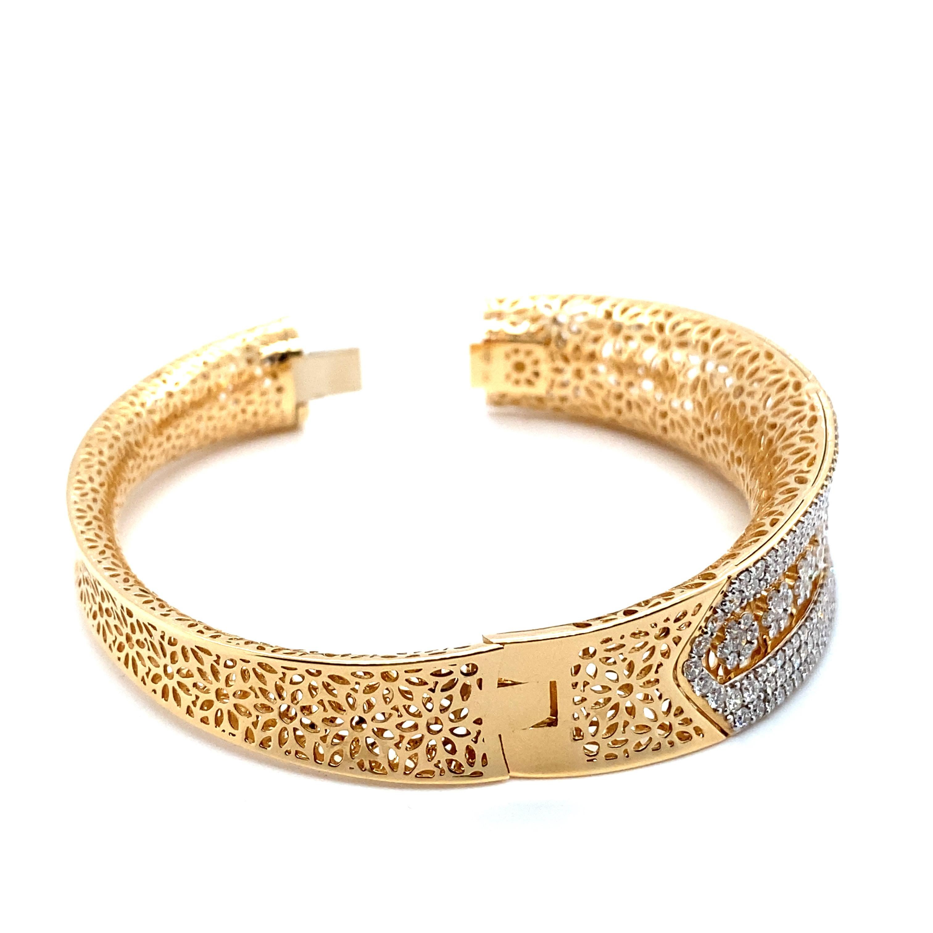 6.19 Carat Diamond Yellow Gold Cuff Bracelet For Sale 2
