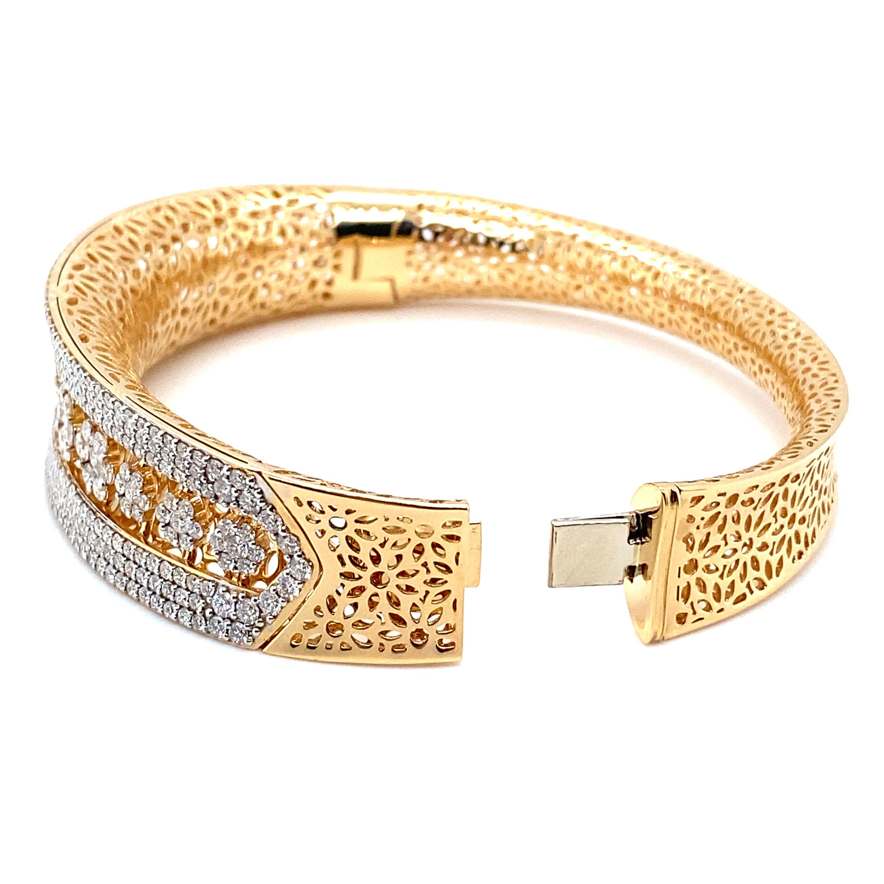 6.19 Carat Diamond Yellow Gold Cuff Bracelet For Sale 3