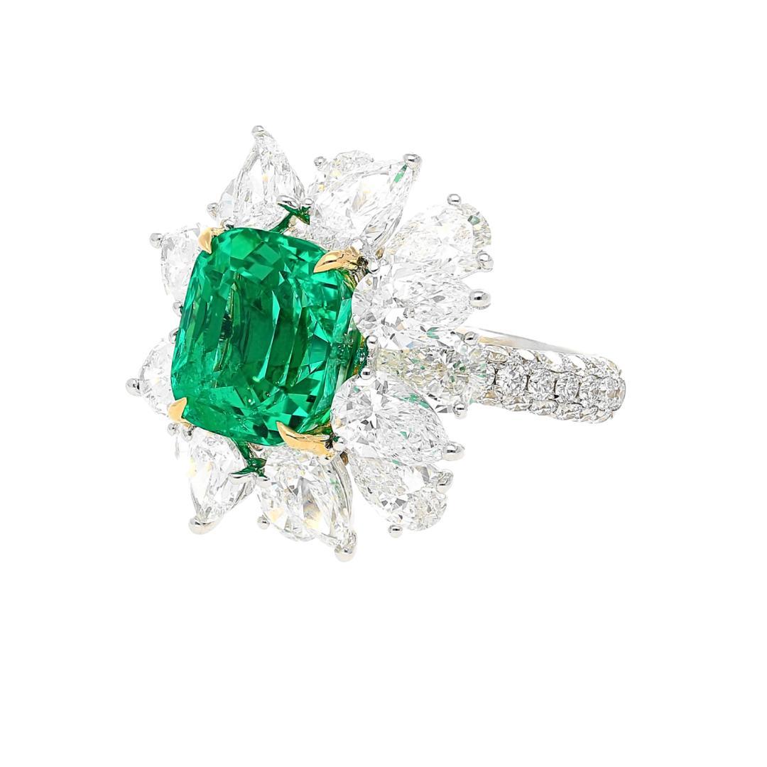 This 6.19 carat no oil Colombian emerald is one of the finest emeralds in the market. Combining a legendary origin, superb color, transparency, and best of all its crystal. AGL Certified no oil. Cushion cut with a wide spread that faces up like a 8