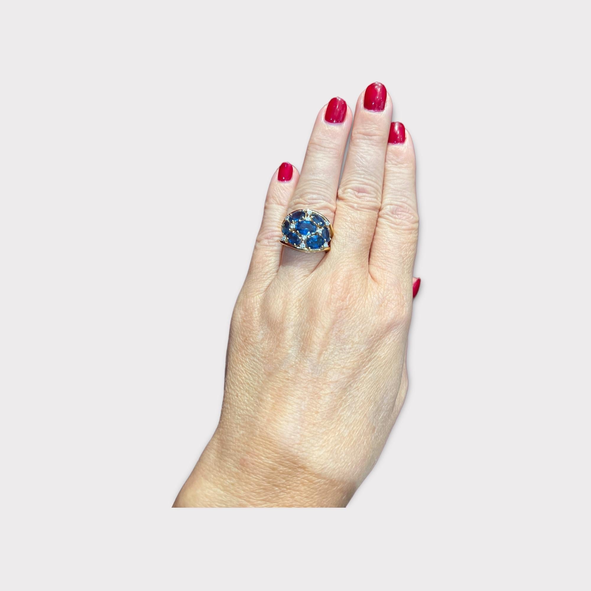 Modern 6, 19 Carat of Blue Saphirs and Diamonds, 18 Carat Gold Cocktail Ring