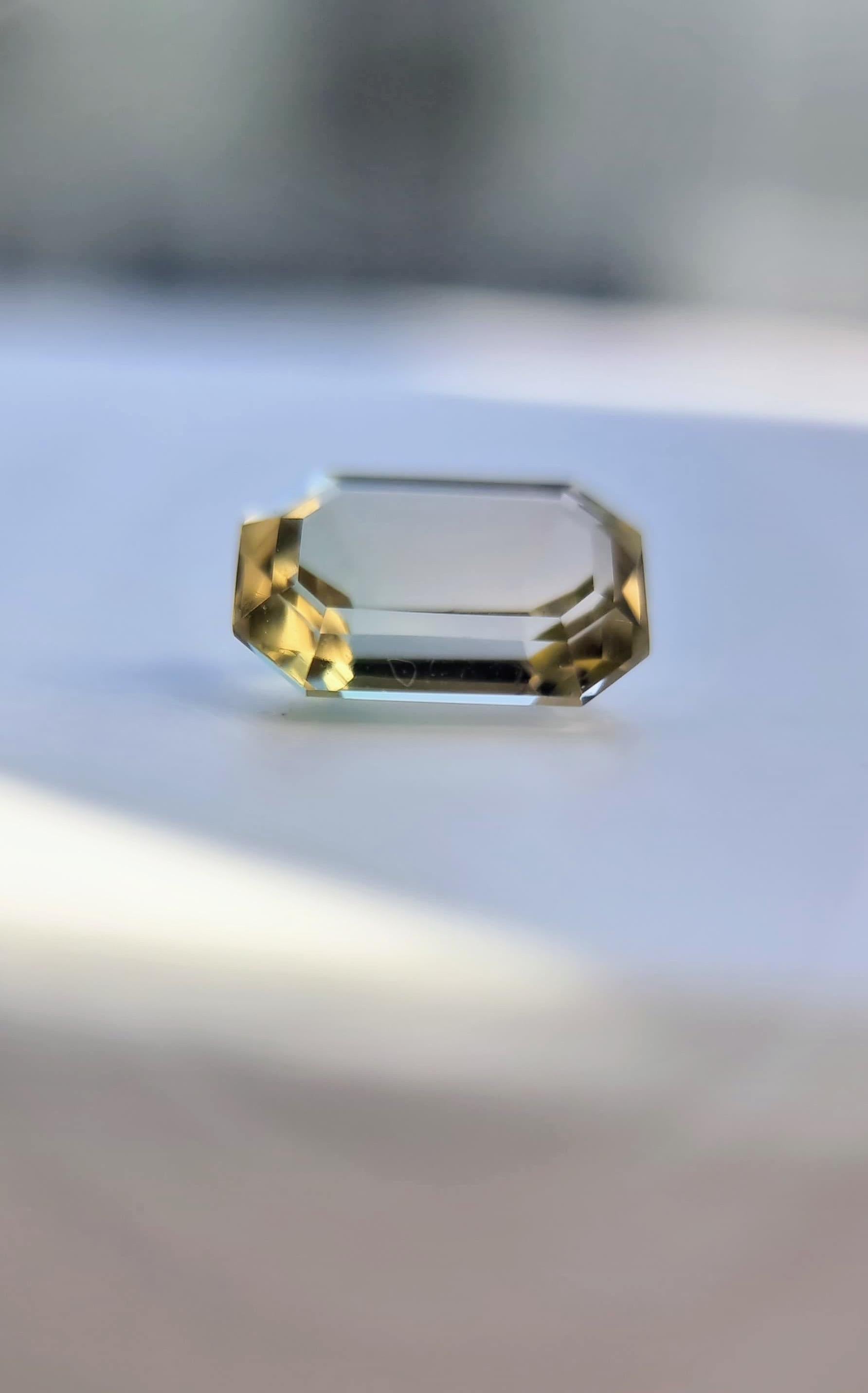 6.1ct Natürlicher zweifarbiger Turmalin - Präzisionssmaragdschliff (Smaragdschliff) im Angebot