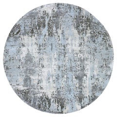 Tapis persan en laine et soie à tissage plus dense, motif rond abstrait et bleu 6'1"x6'1"
