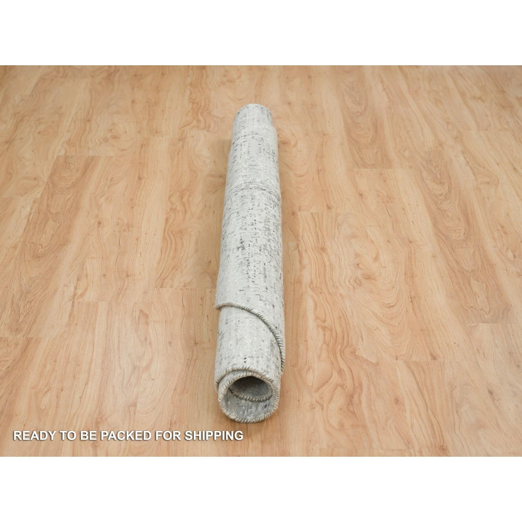 Tapis oriental rond gris clair au design moderne et noué à la main 6'1