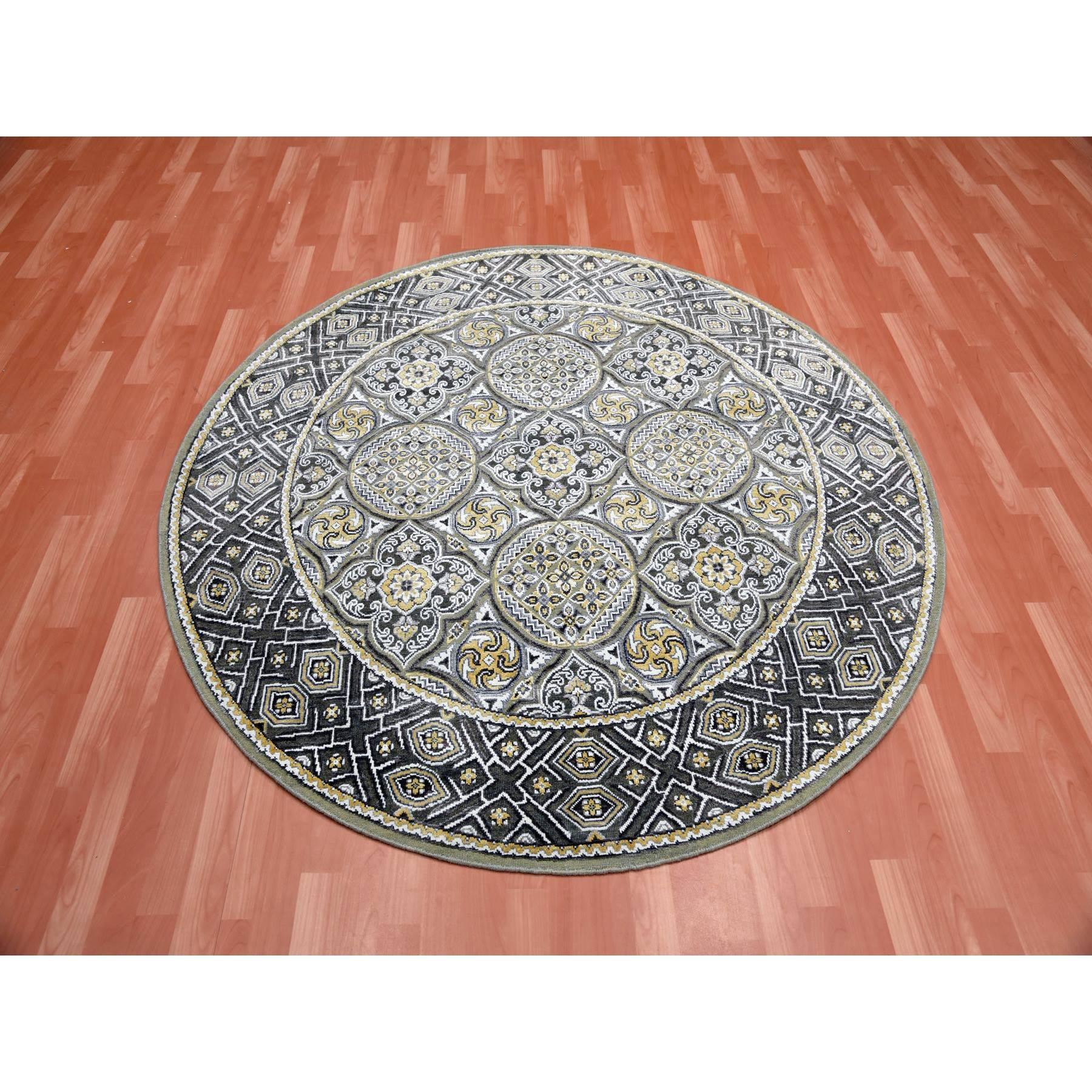Dies ist eine wirklich echte one-of-a-kind texturierte Wolle und Seide Mughal inspiriert Medaillons Design handgeknüpfte orientalische Rug.it wurde für Monate und Monate in den Jahrhunderte alten persischen Weberei Handwerkstechniken von erfahrenen
