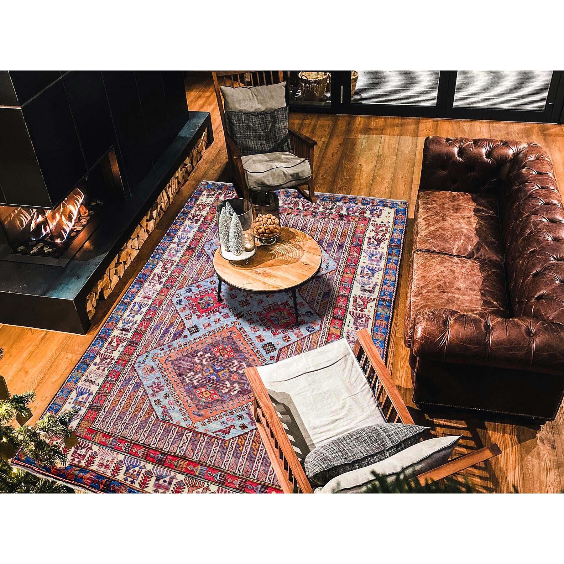 Dusk Purple, Afghan Ersari with Turkish Knot, Caucasian Design Revival, Ancient Bird Figurines, Vegetable Dyes, Hand Knotted, Soft and Velvety Wool, Oriental Rug
Matières premières : Laine
Latex : Pas de poils 
hauteur : 0,25 pouces
Style :