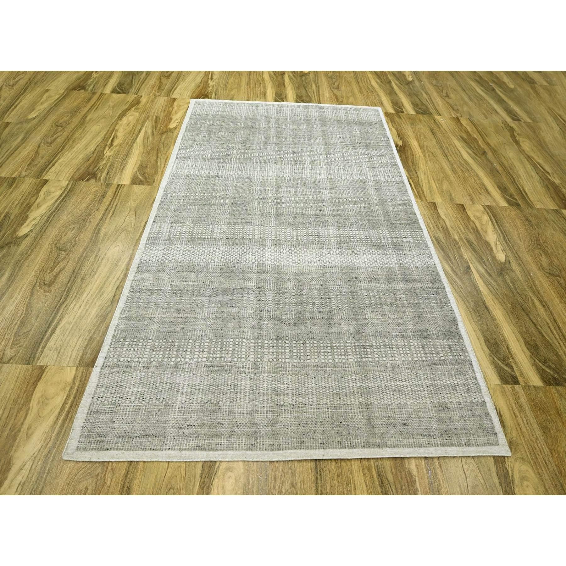 Misty Gray, Laine naturelle, Oxidized and Distressed Grass Design with Exposed Warps, Noué à la main, Tapis d'Orient
Matières premières : Laine
Latex : Pas de poils 
hauteur : 0,25 pouces
Style : Contemporain
Couleur primaire : Gris
Couleurs
