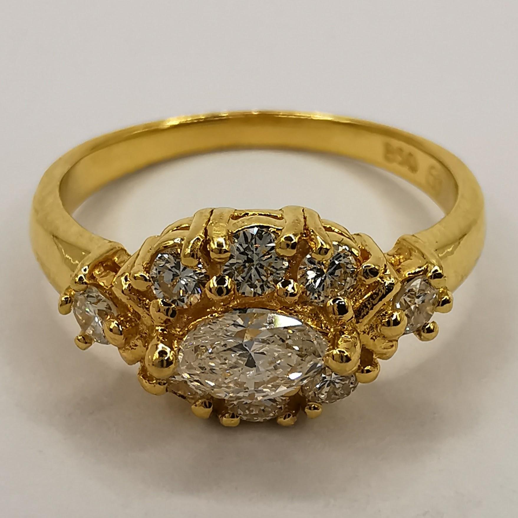 Contemporary .62 Carat Marquise Diamond Cluster Ring in Yellow Gold For Sale