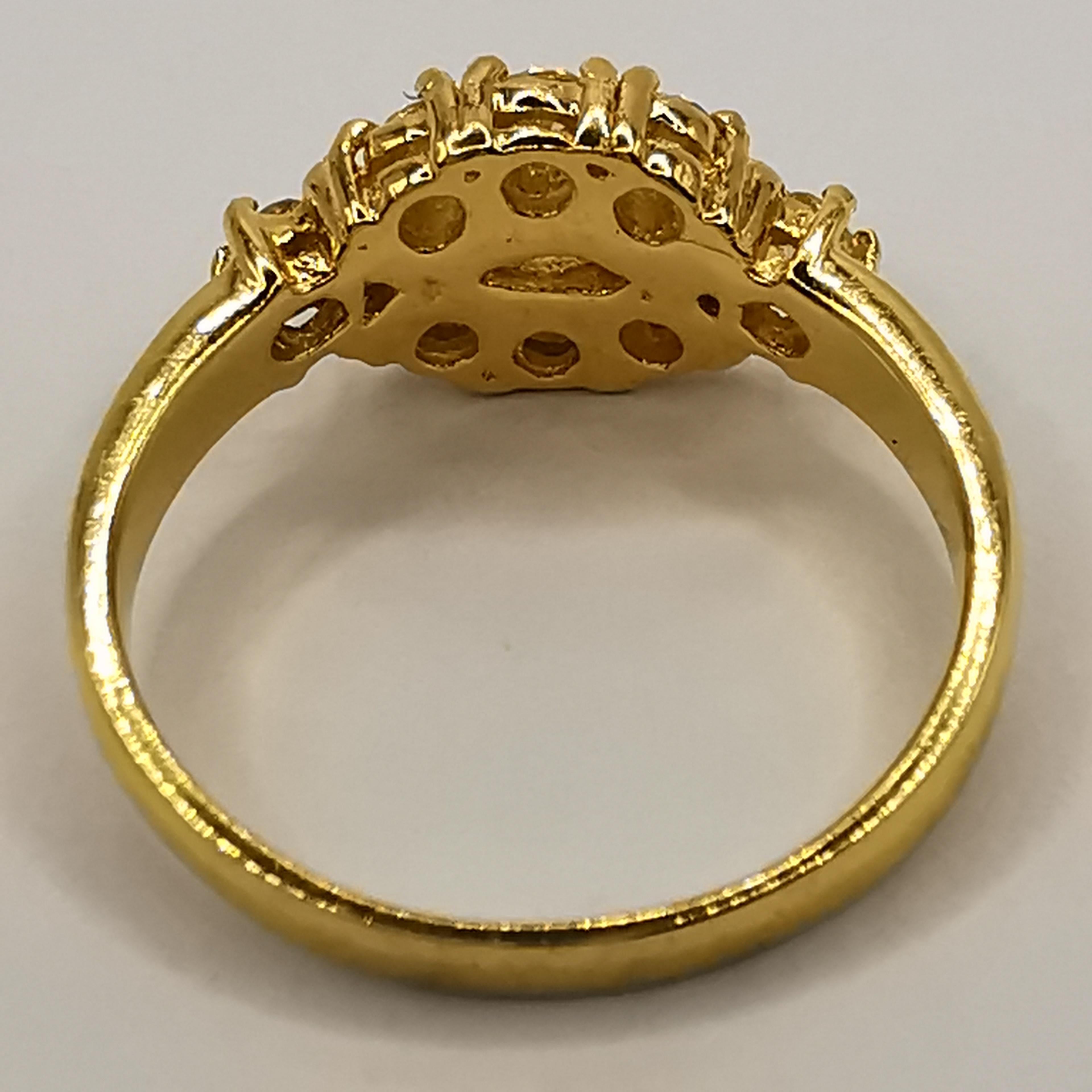 .62 Carat Marquise Diamond Cluster Ring in Yellow Gold im Zustand „Neu“ im Angebot in Wan Chai District, HK