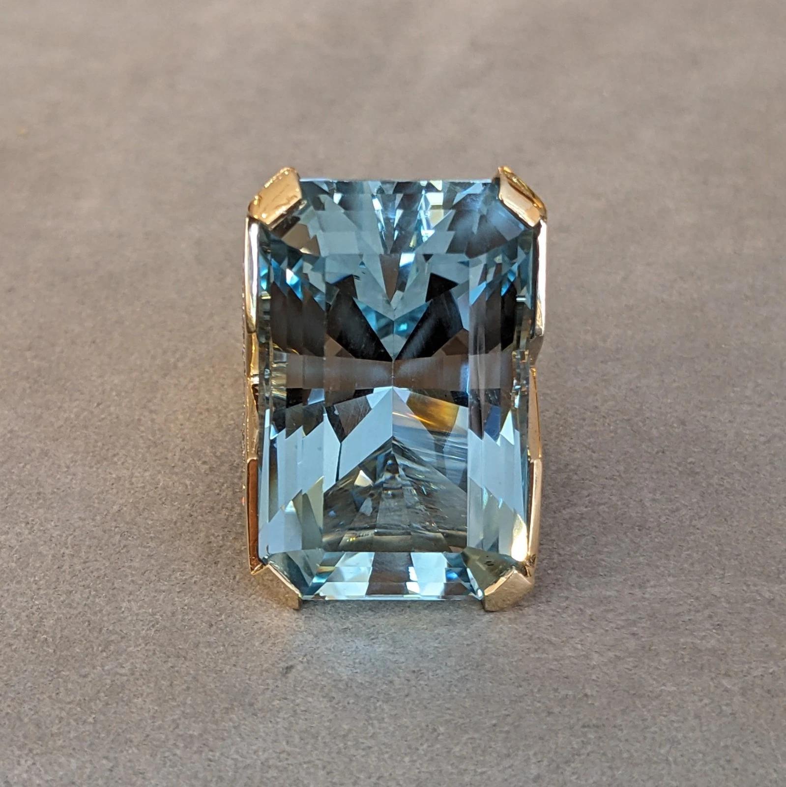 Taille mixte Bague de cocktail en or jaune 14k avec aigue-marine et diamant 62 ct en vente
