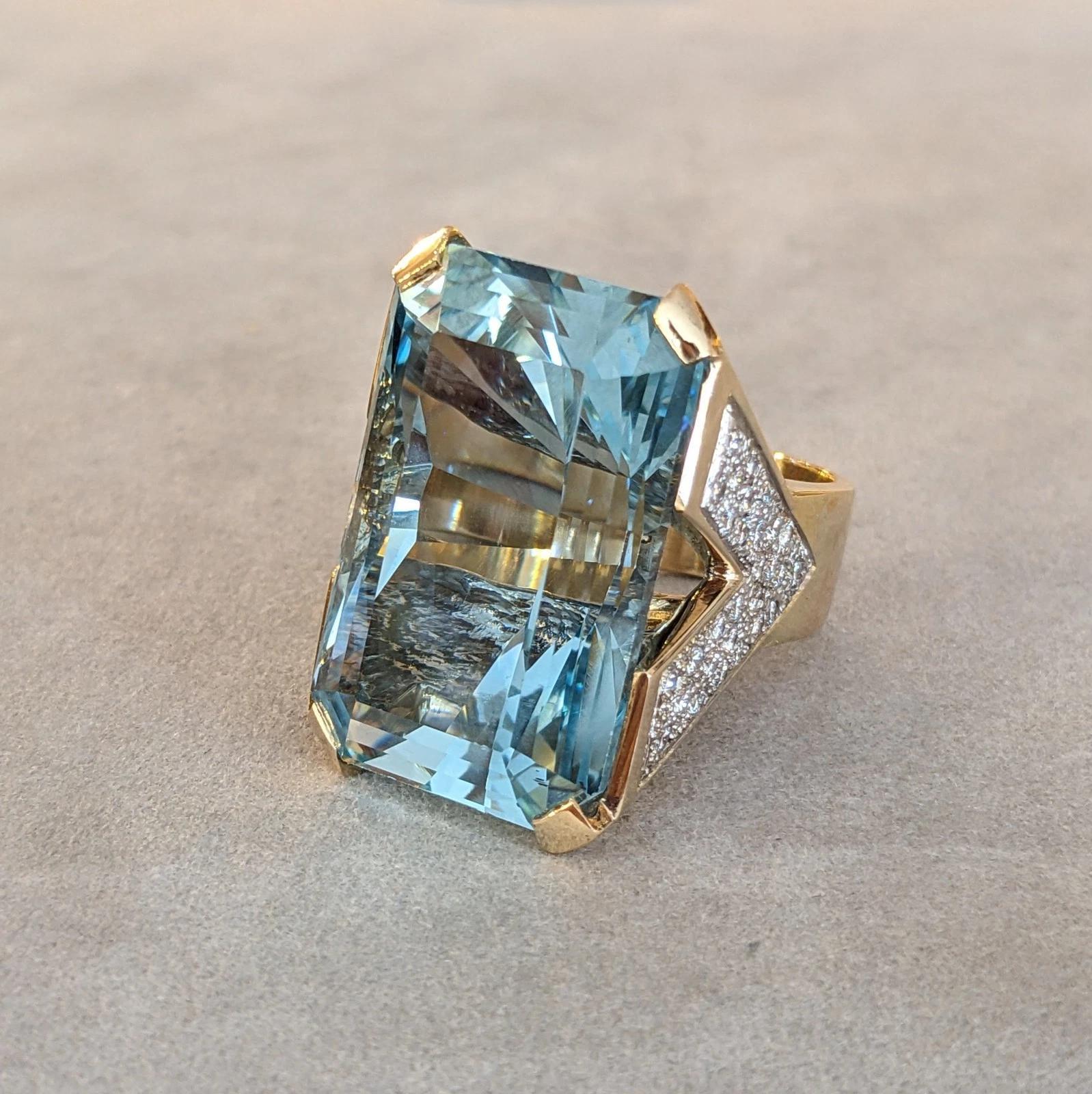 Bague de cocktail en or jaune 14k avec aigue-marine et diamant 62 ct Excellent état - En vente à La Jolla, CA
