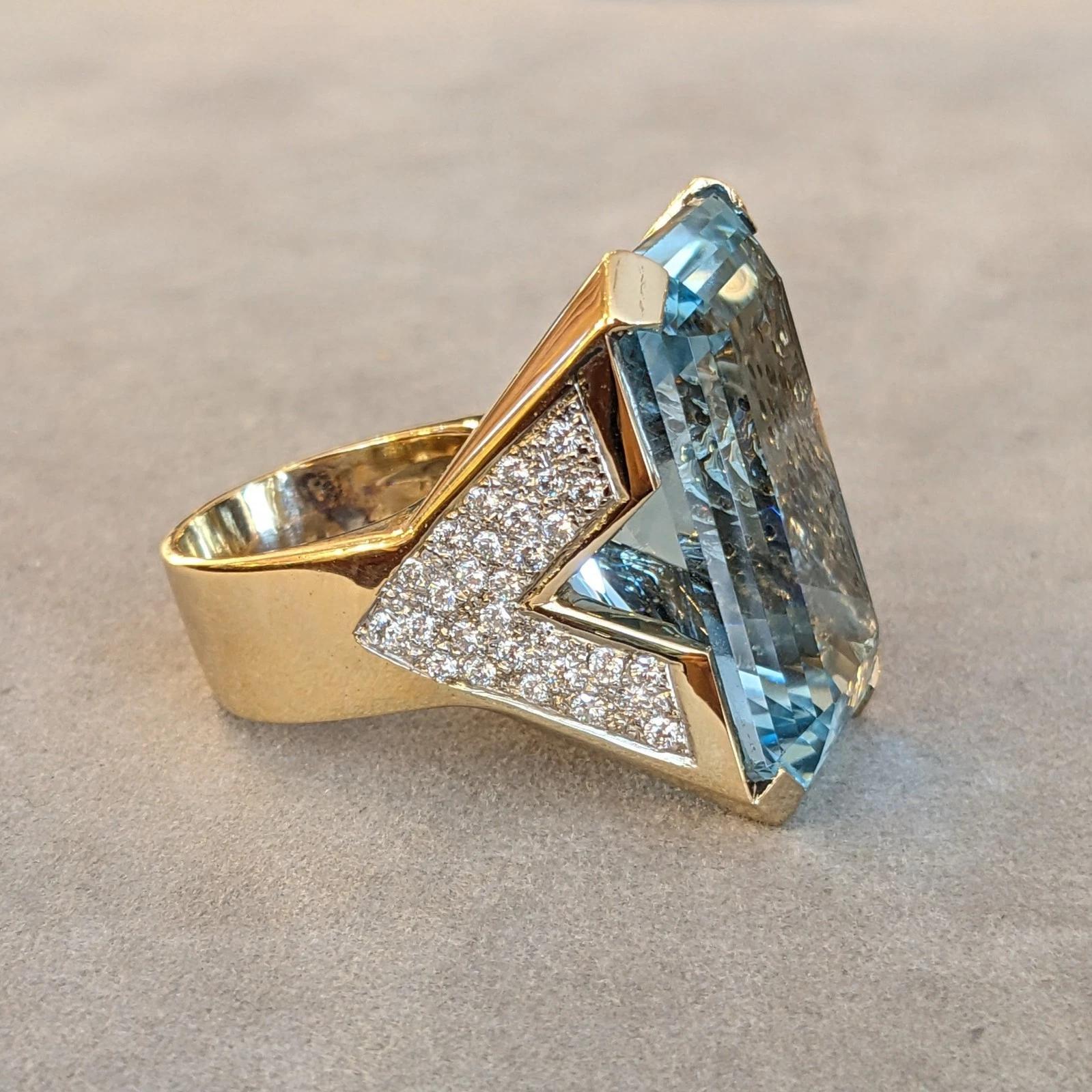 Bague de cocktail en or jaune 14k avec aigue-marine et diamant 62 ct Pour femmes en vente