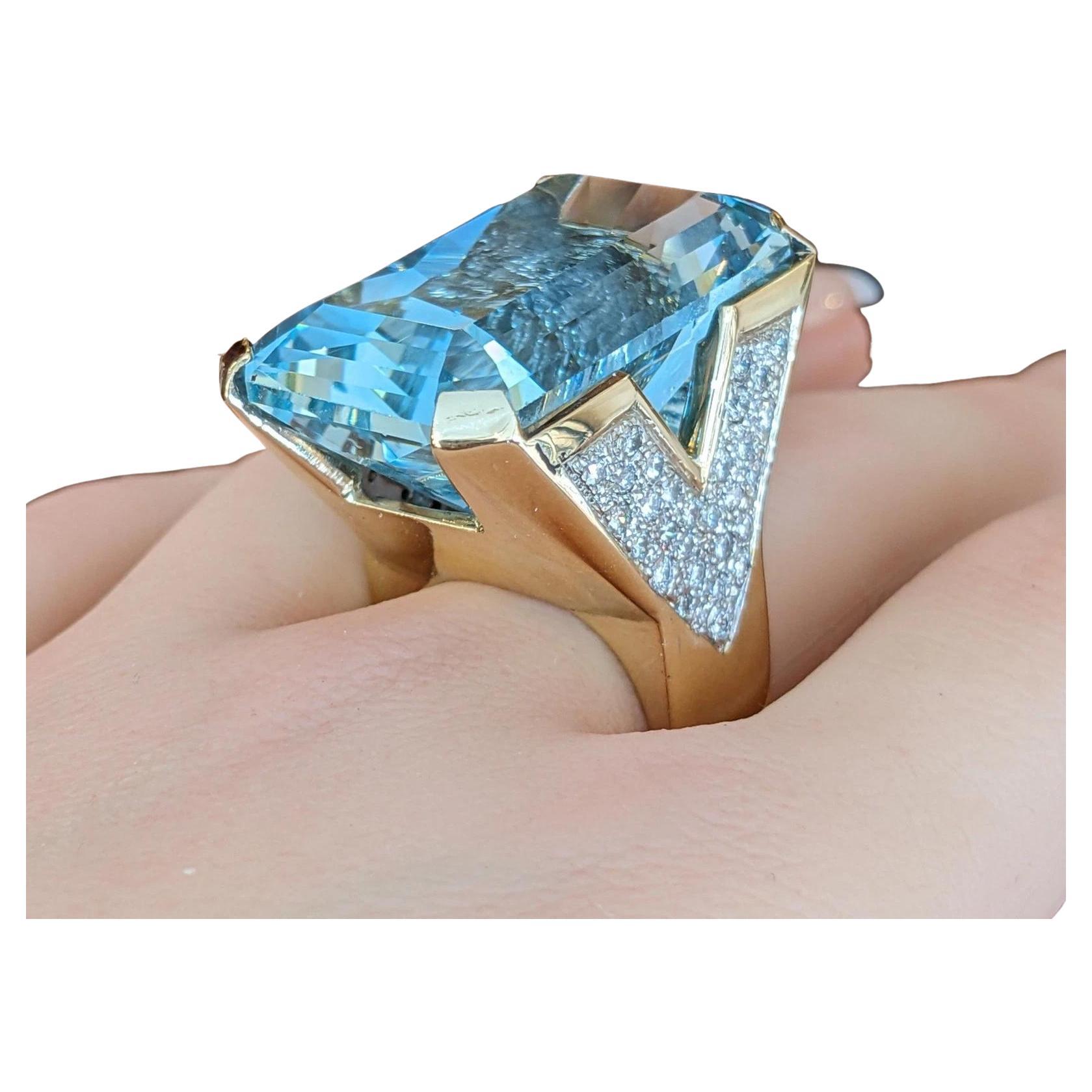 Bague de cocktail en or jaune 14k avec aigue-marine et diamant 62 ct