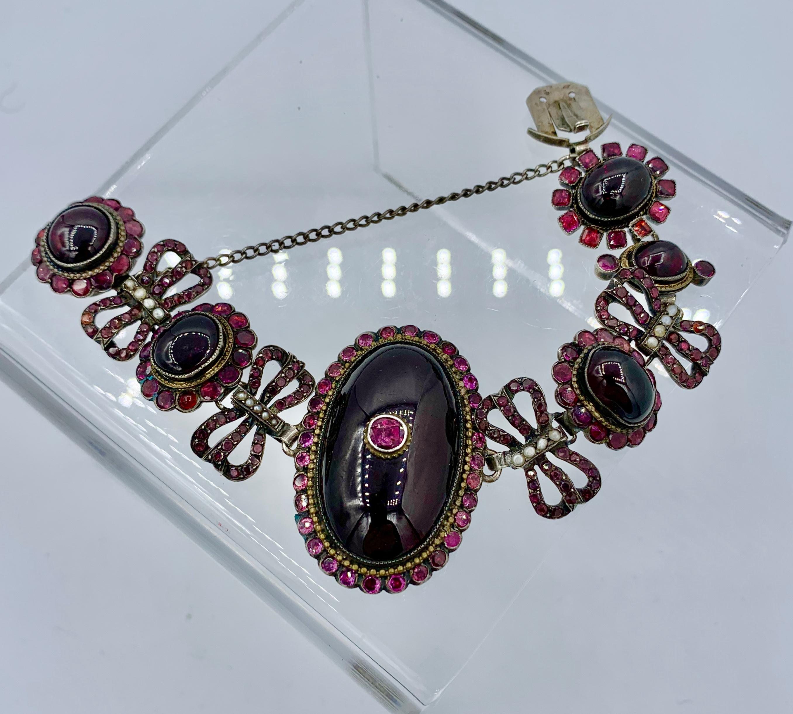 Bracelet en grenat de Bohème cabochon 62 carats et rubis de qualité musée, Belle Époque française en vente 5