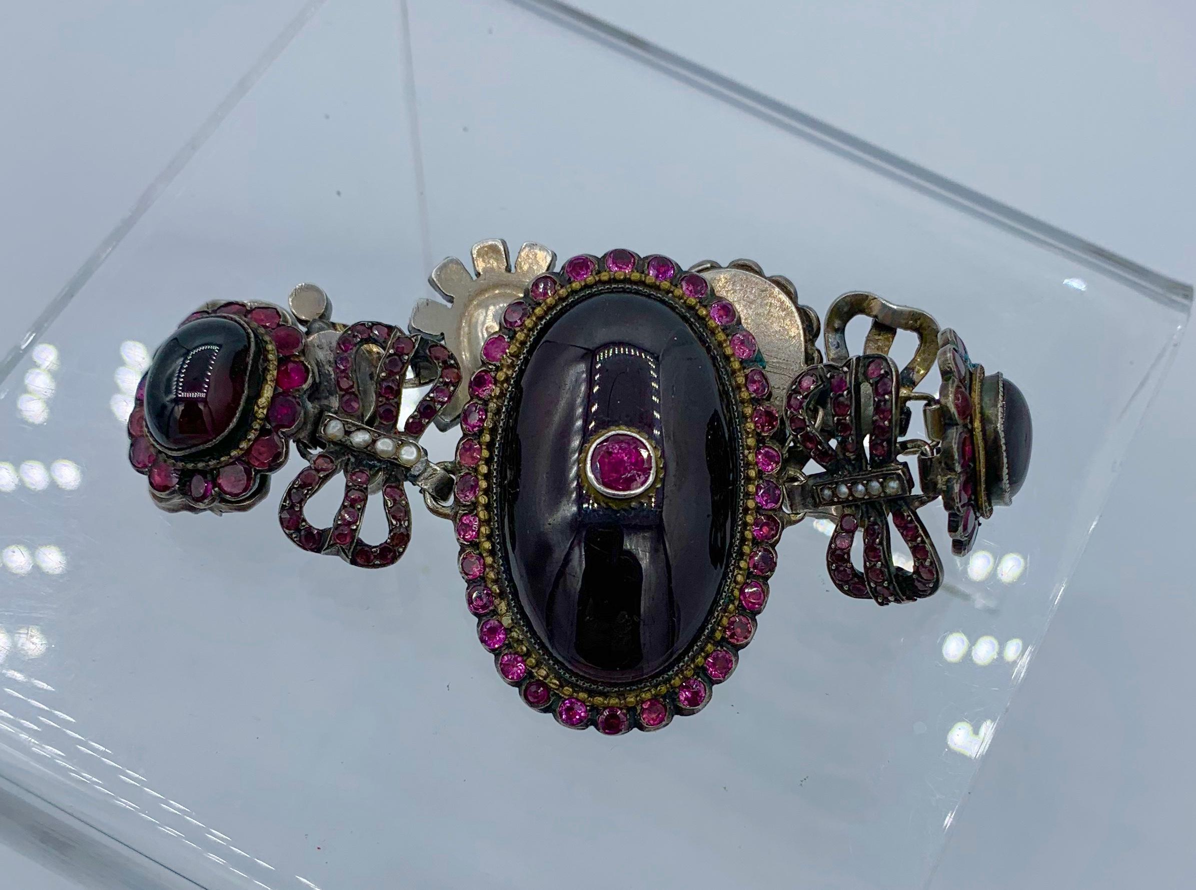 Bracelet en grenat de Bohème cabochon 62 carats et rubis de qualité musée, Belle Époque française en vente 9