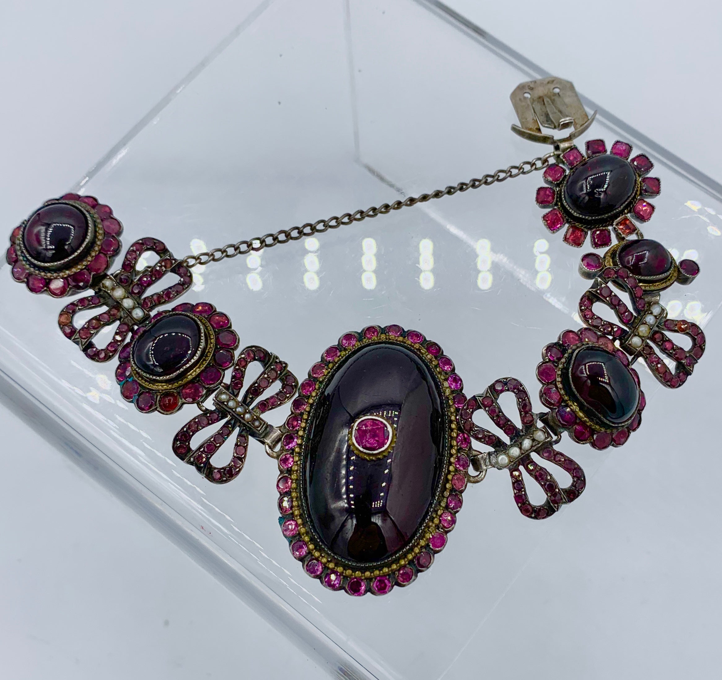 Bracelet en grenat de Bohème cabochon 62 carats et rubis de qualité musée, Belle Époque française en vente 1