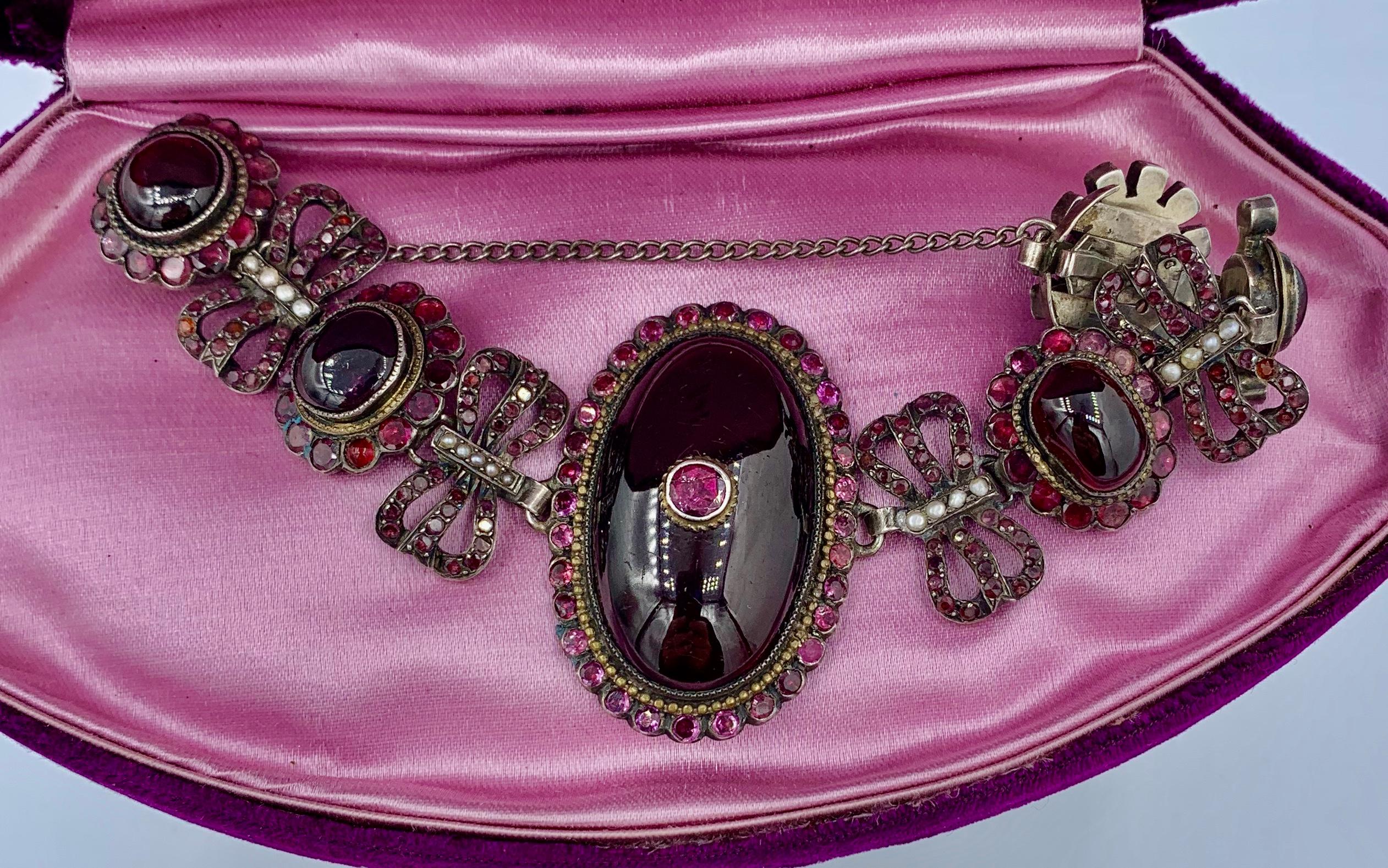 Bracelet en grenat de Bohème cabochon 62 carats et rubis de qualité musée, Belle Époque française en vente 2