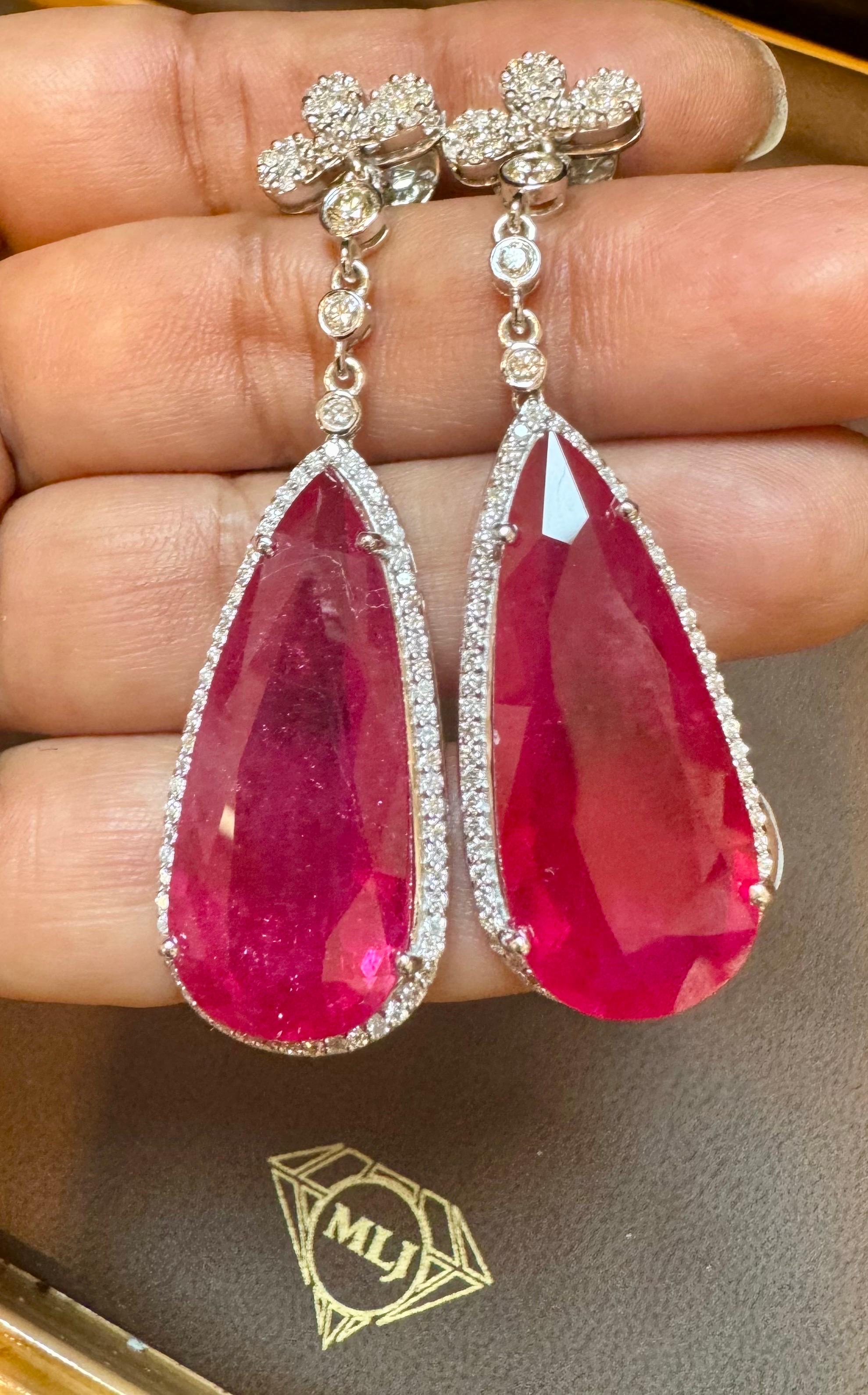 Orecchino da cocktail con tormalina rosa e diamanti, oro 14 Kt, 62 carati, goccia di pera naturale in vendita 1