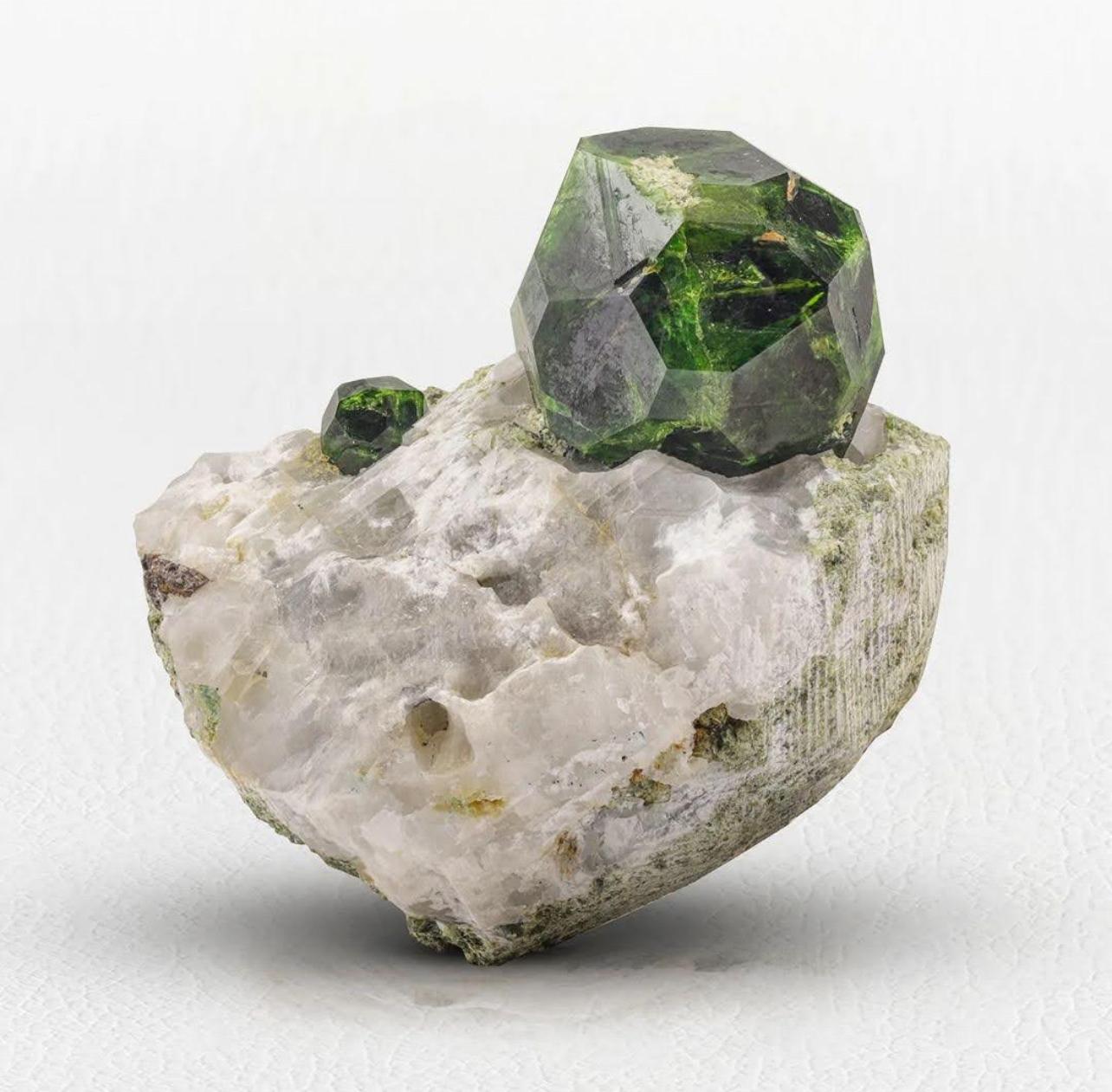 Informazioni sul prodotto:

Esemplare: Granato demantoide su Matrix

Peso: 62 grammi

Dimensioni: H. H. 4 x L. 4 x P. 3,4 cm

Origine: Kuhe-Belqeys, contea di Takaab, provincia dell'Azerbaigian occidentale, Iran

Trattamento: Nessuno

Descrizione: