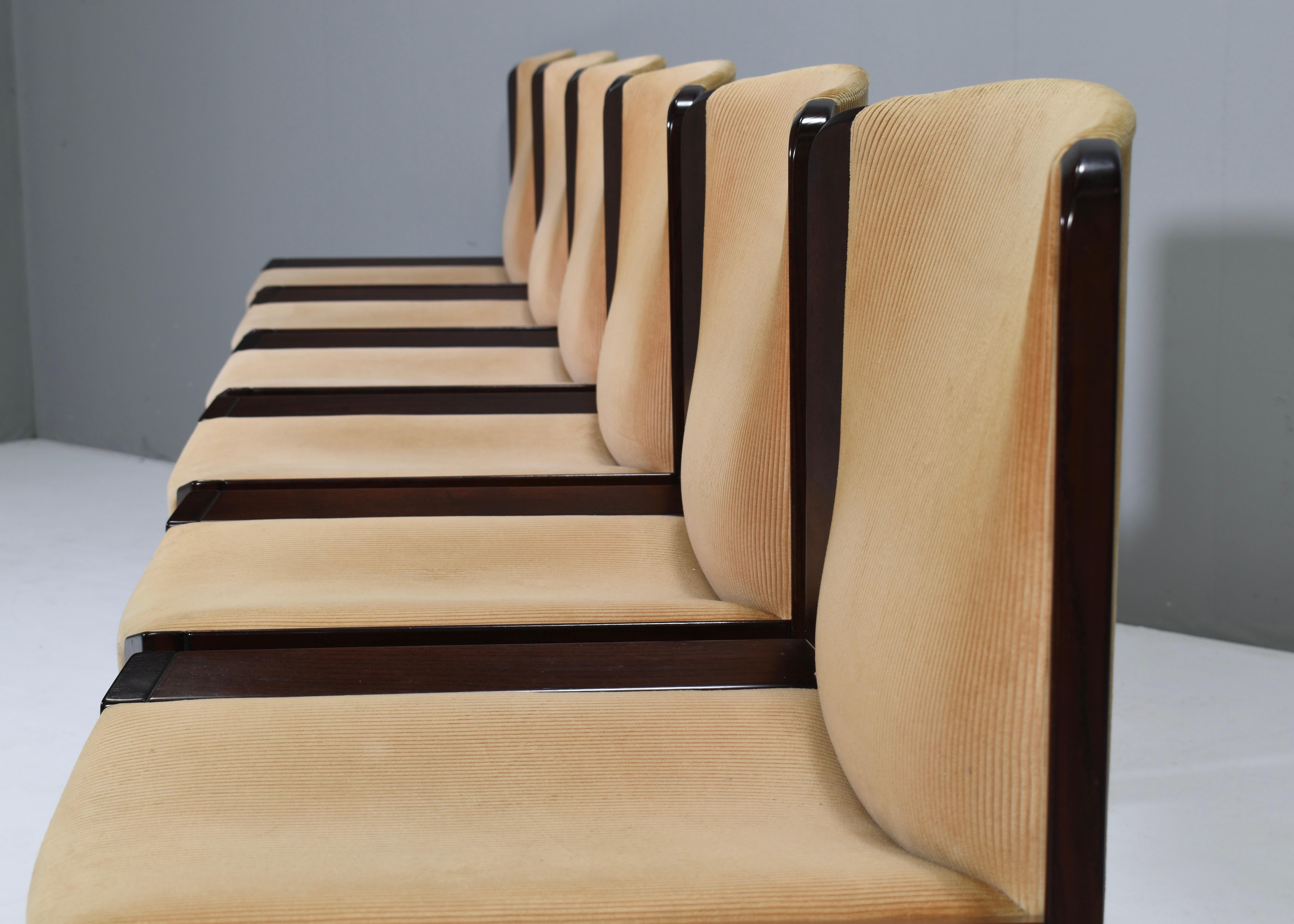 6+2 Original Joe Colombo model 300 Dining Chairs for POZZI, Italy - 1960's In Good Condition For Sale In Pijnacker, Zuid-Holland