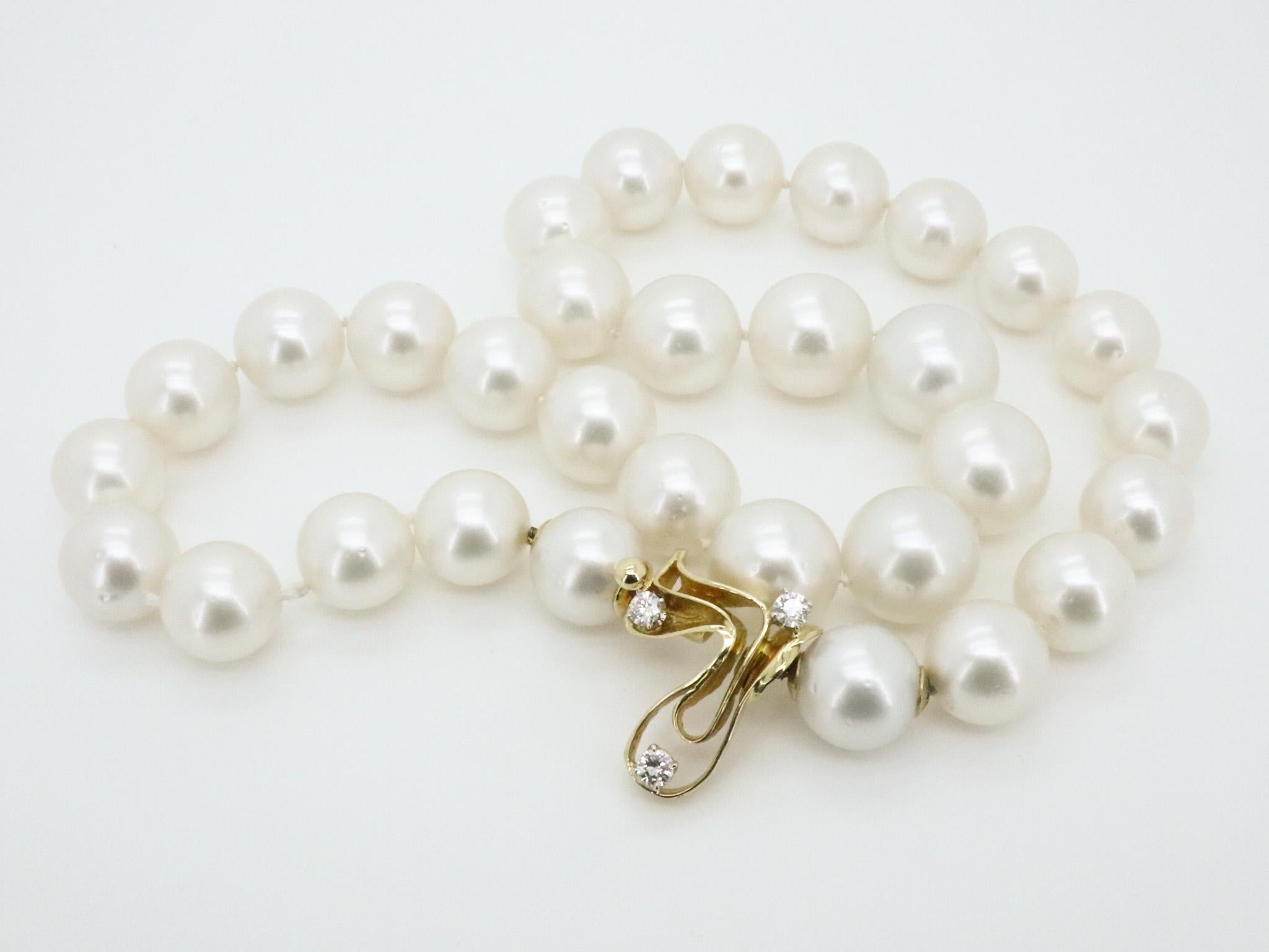 620 carat Australian South Sea Pearls 18K Yellow Gold  Diamonds Clasp Necklace For Sale 3