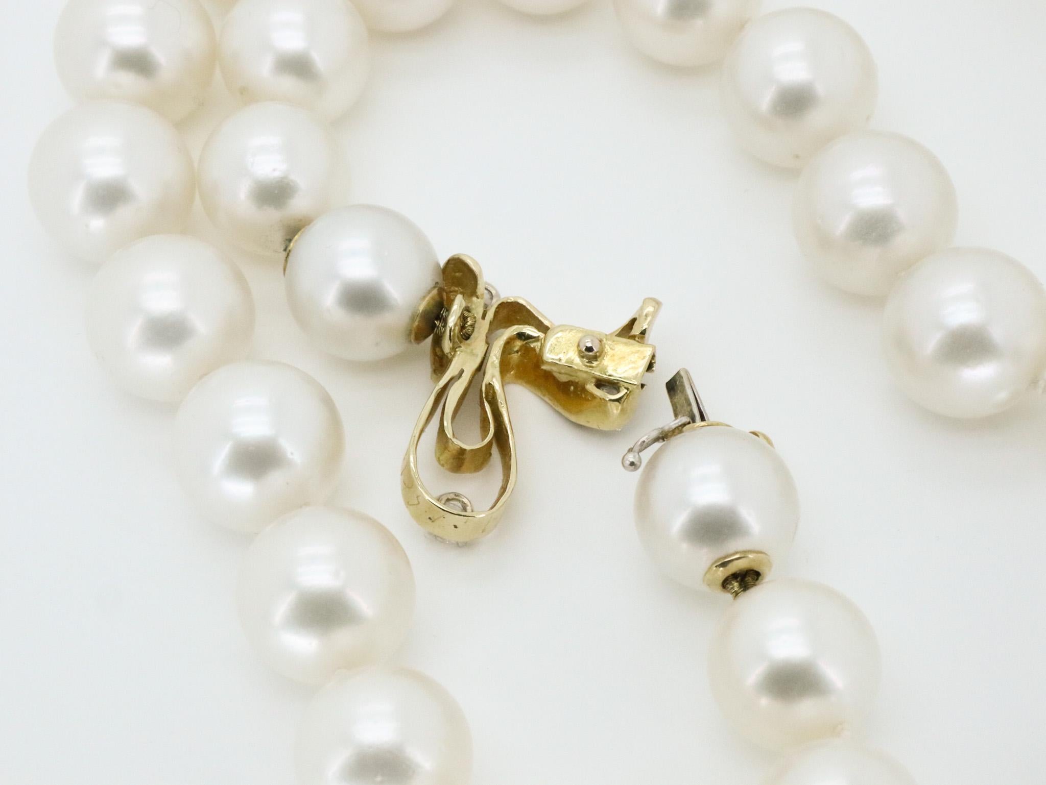 620 carat Australian South Sea Pearls 18K Yellow Gold  Diamonds Clasp Necklace For Sale 6