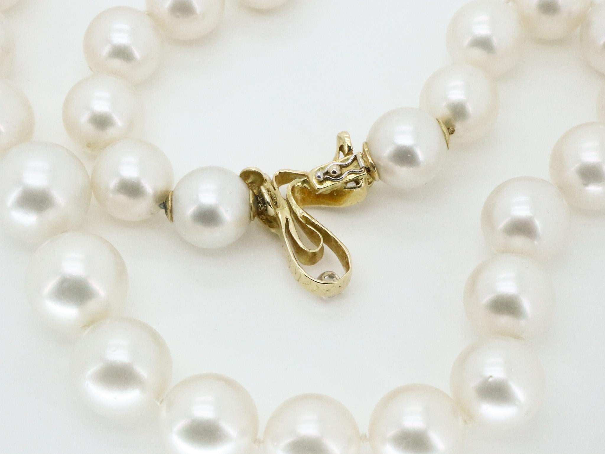 620 carat Australian South Sea Pearls 18K Yellow Gold  Diamonds Clasp Necklace For Sale 1