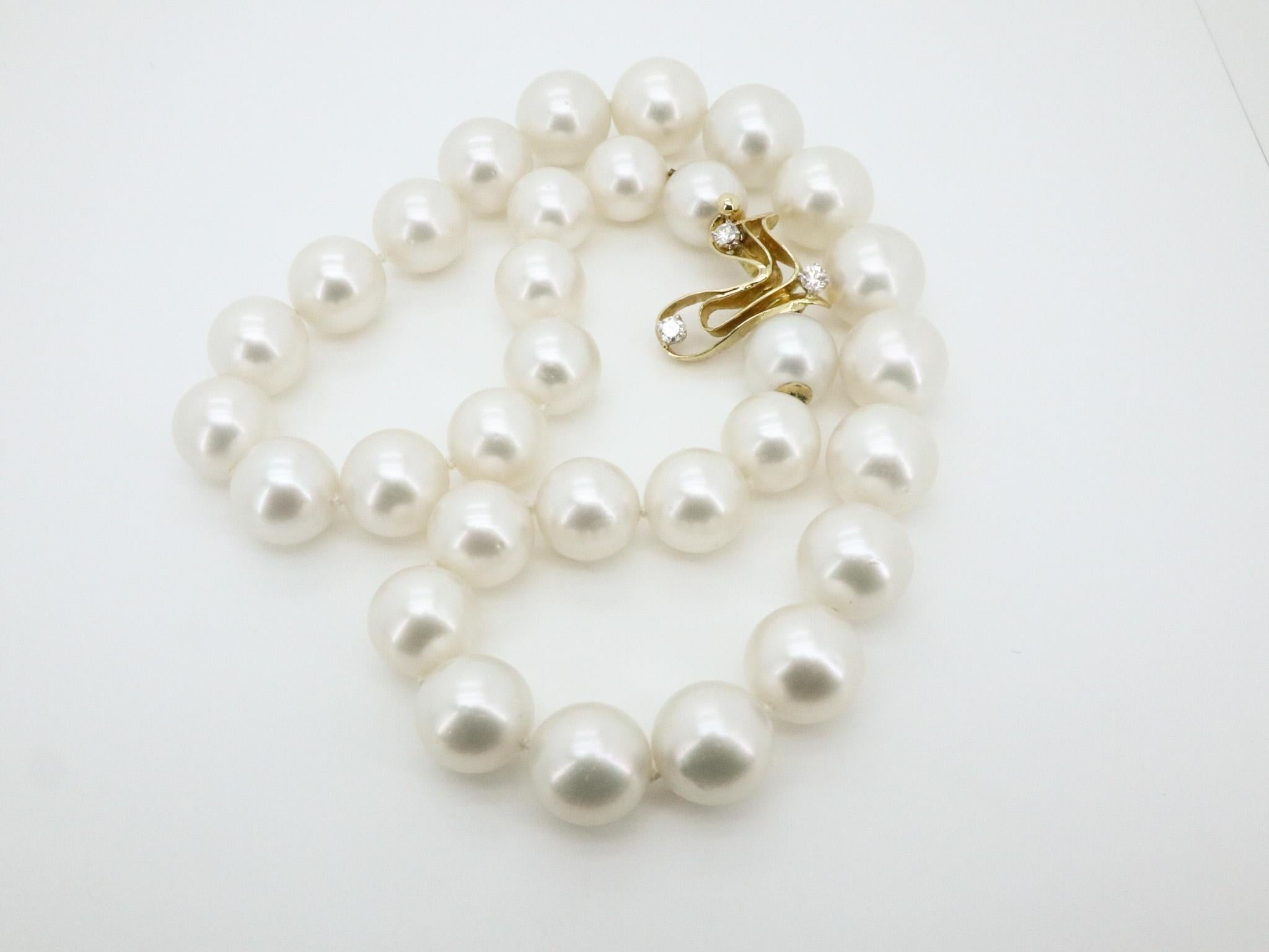 620 carat Australian South Sea Pearls 18K Yellow Gold  Diamonds Clasp Necklace For Sale 2