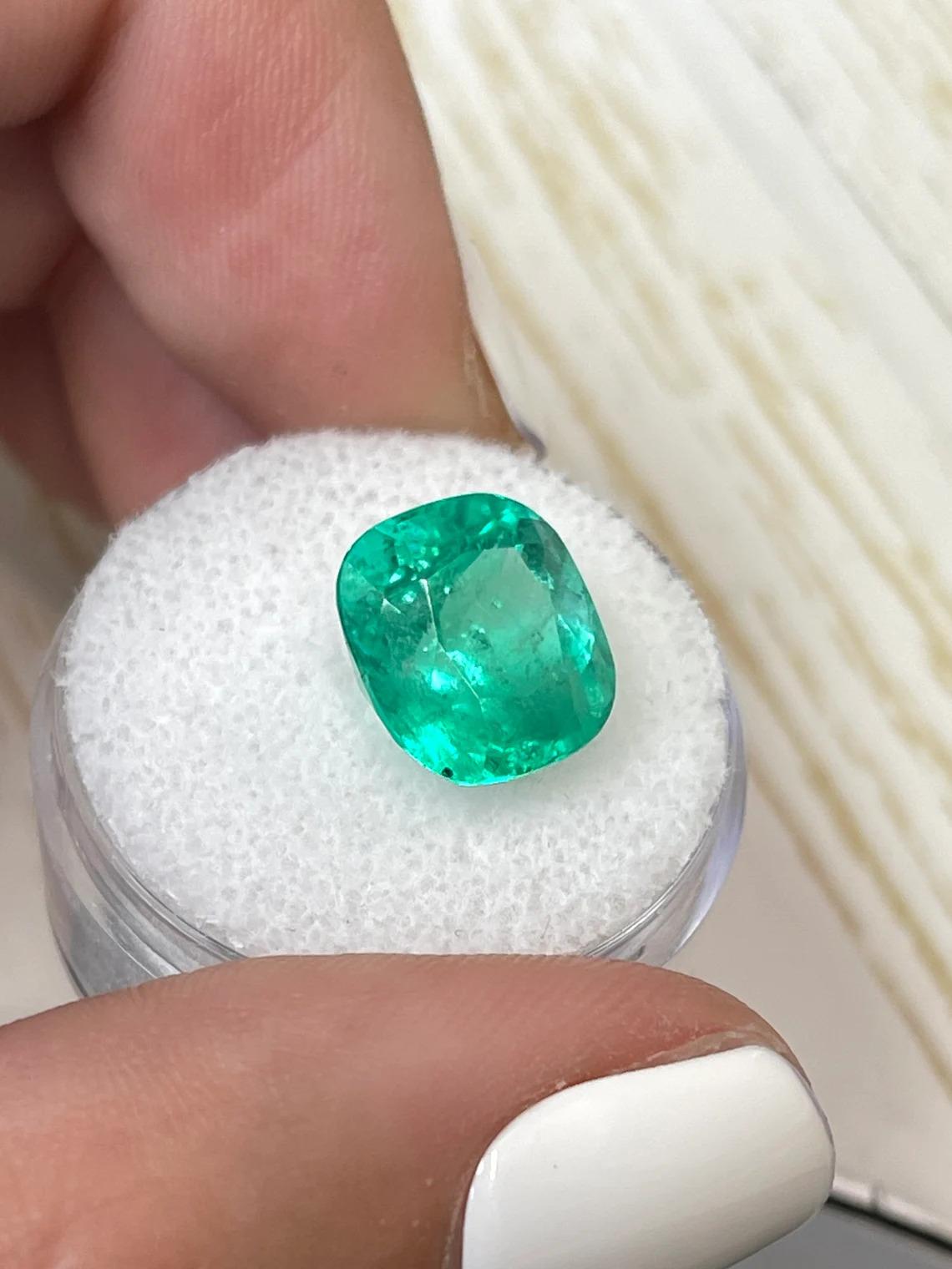Women's 6.20 Carat Bright Green Colombian Emerald - Muzo Cushion Cut May Birthstone For Sale