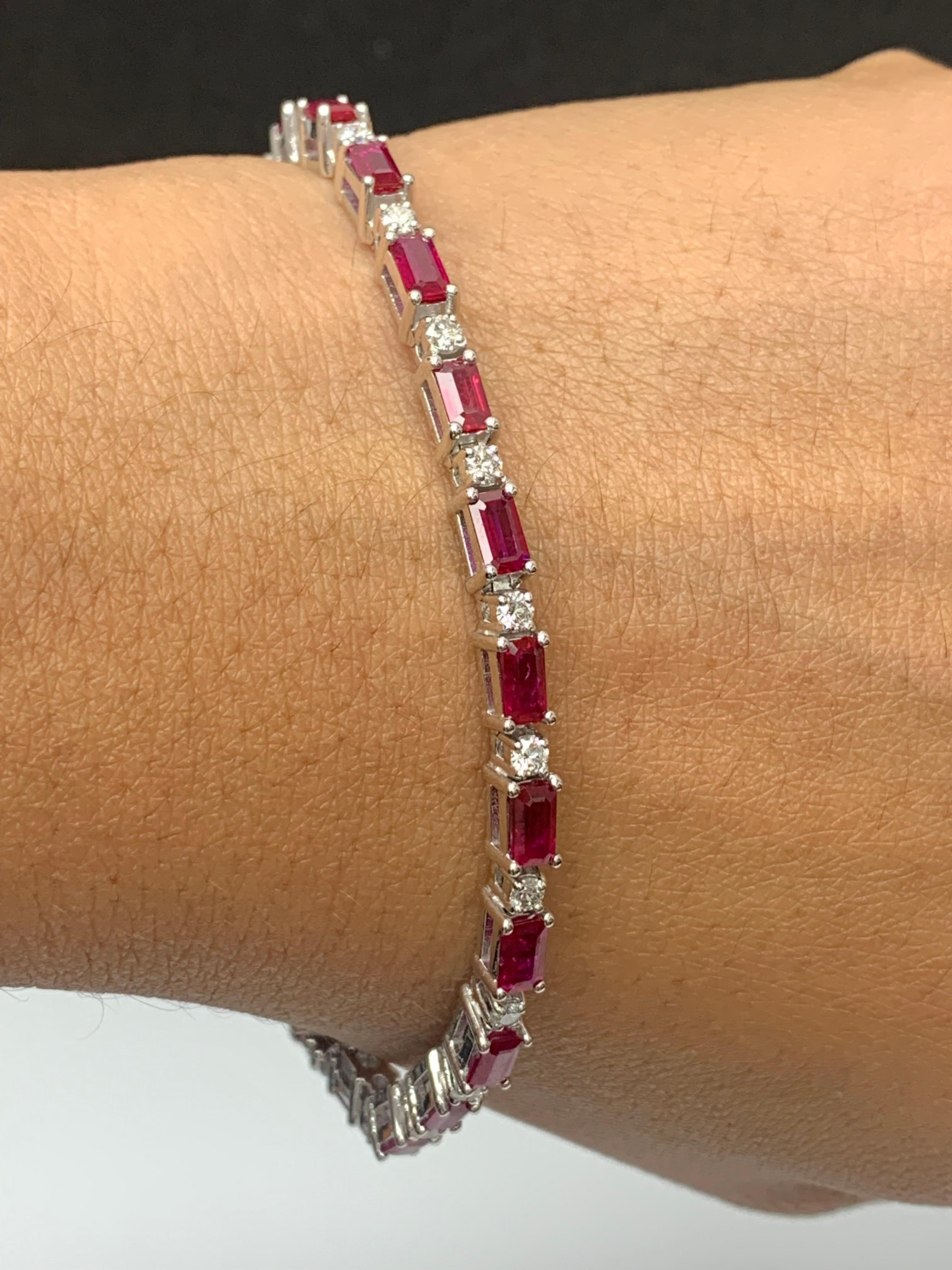 Bracelet de rubis taille émeraude de 6,20 carats et diamants en or blanc 14K Neuf - En vente à NEW YORK, NY