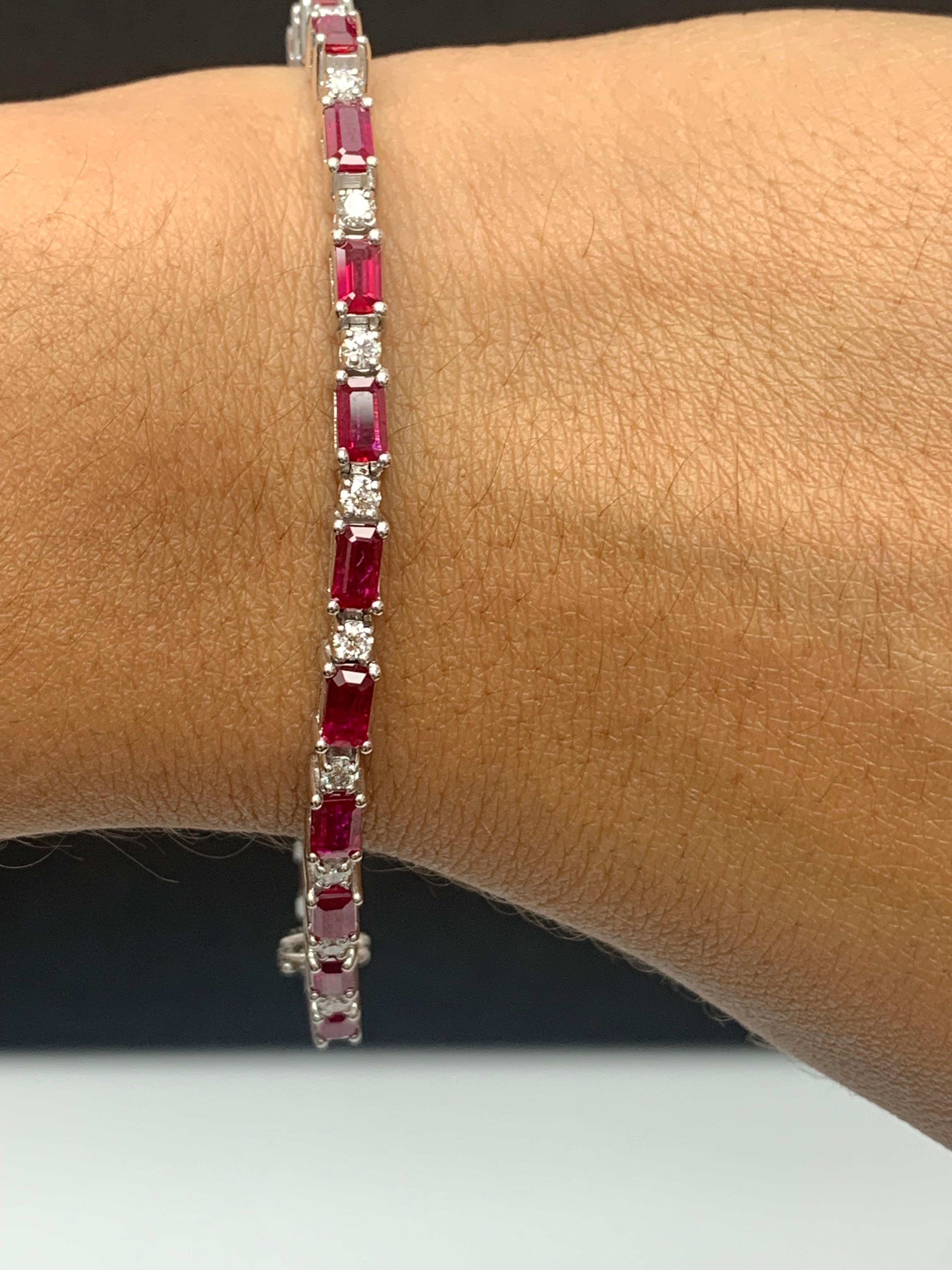 Bracelet de rubis taille émeraude de 6,20 carats et diamants en or blanc 14K en vente 3