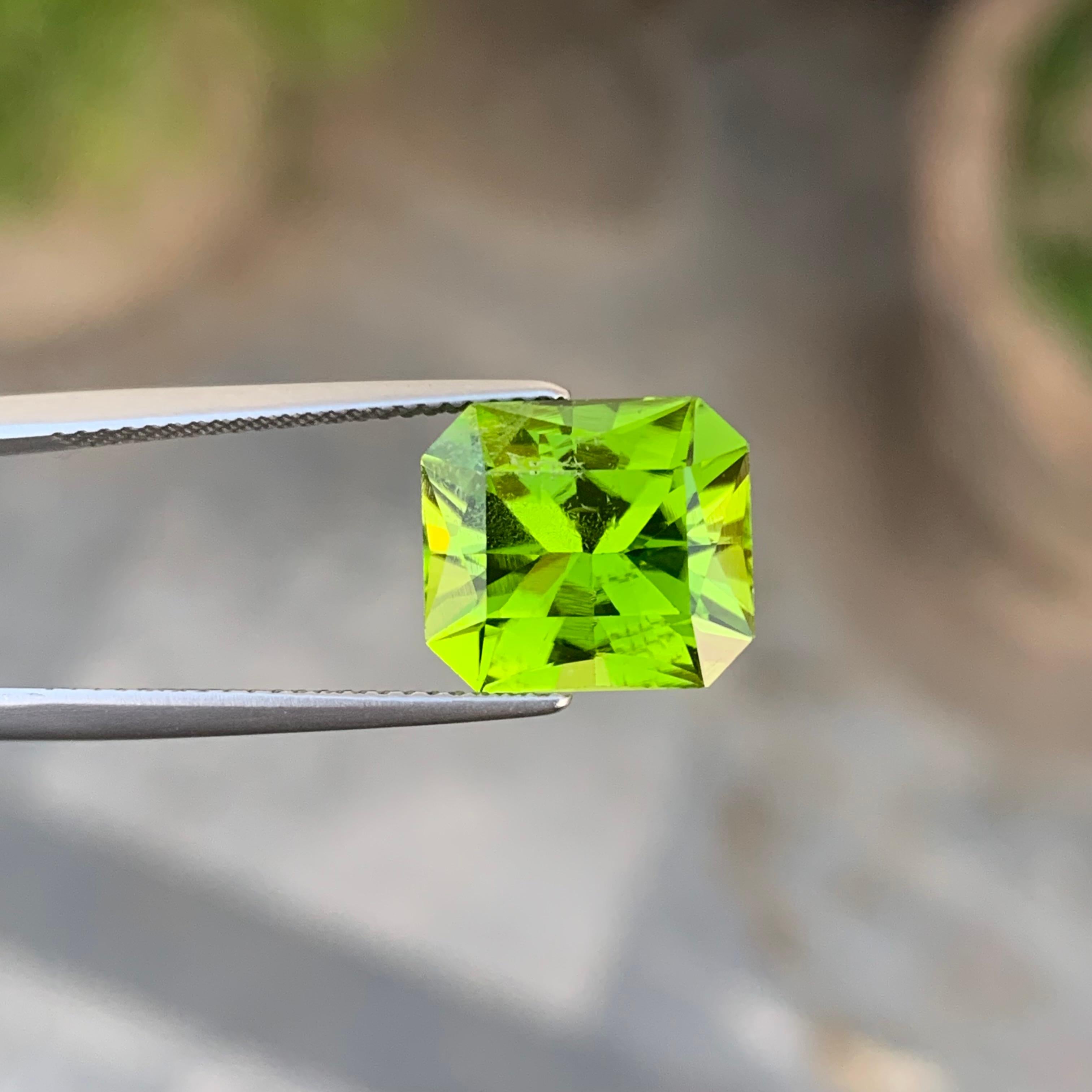 Women's or Men's 6.20 Carat Emerald Shape Precision Cut Faceted Apple Green Peridot 