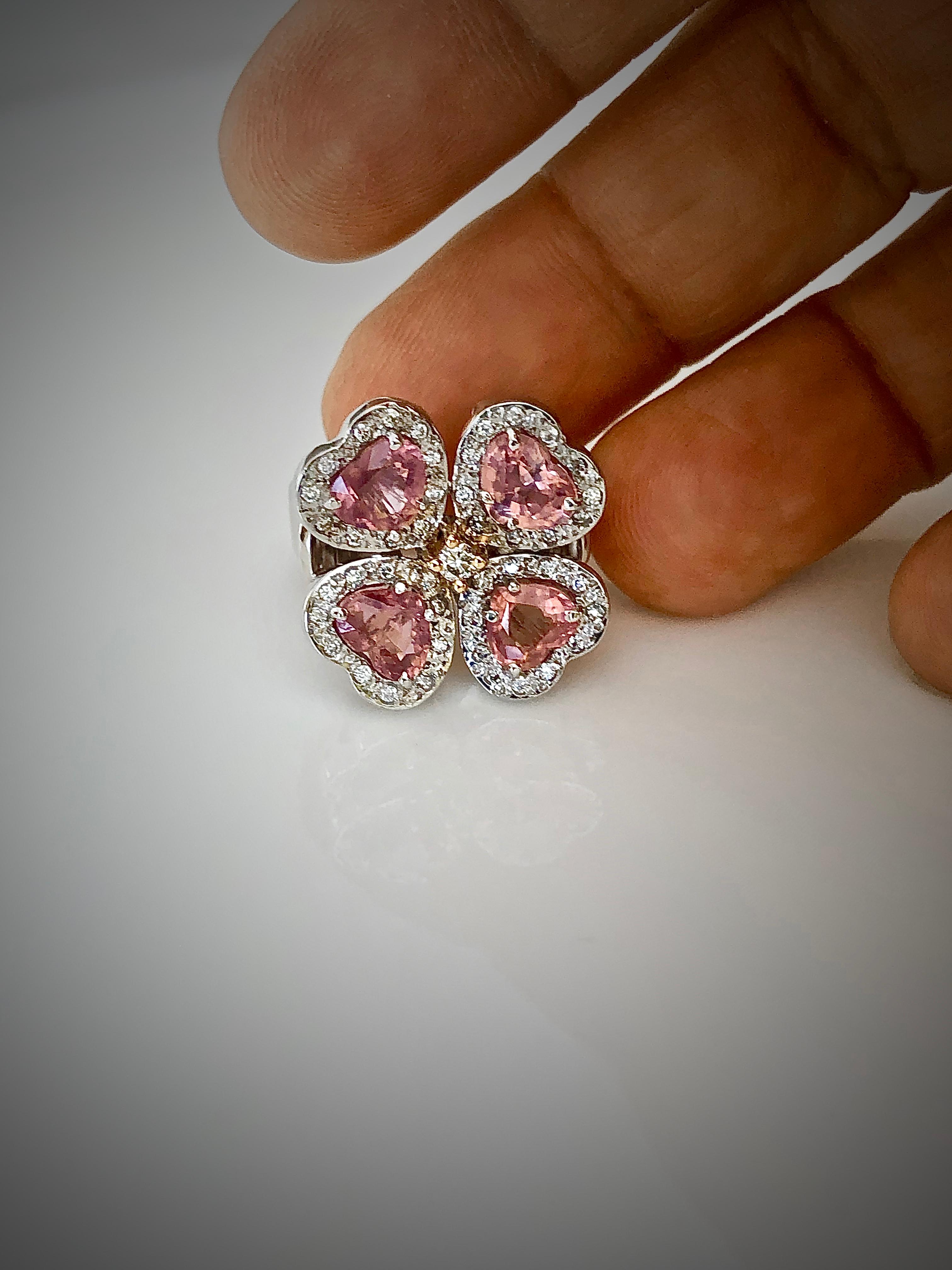 Contemporain Bague fleur en or 18 carats avec saphir padparadscha de 6,20 carats et diamants certifiés GIA en vente