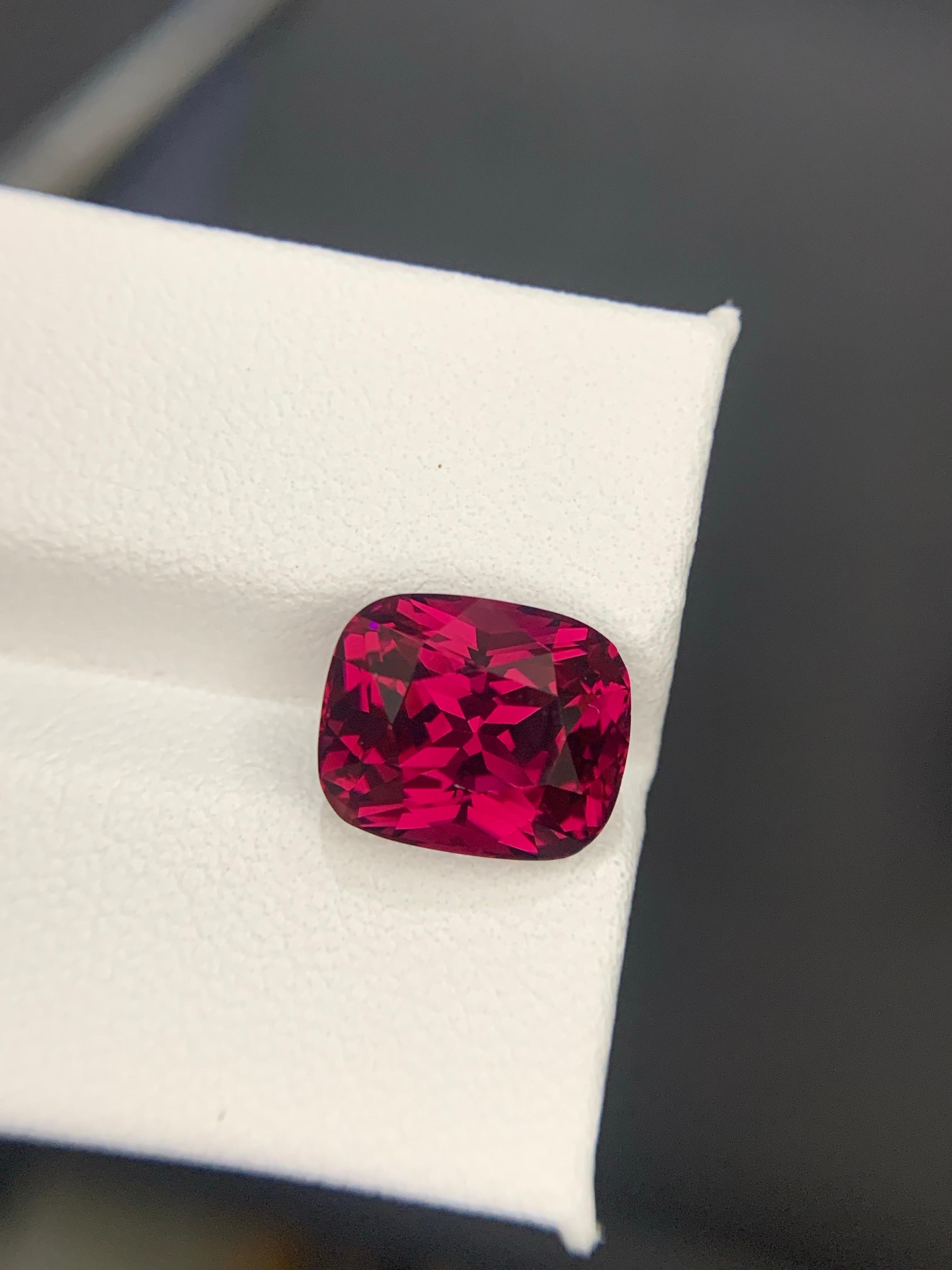 6,20 quilates de granate rodolita natural suelto en forma de cojín procedente de Tanzania en venta 1