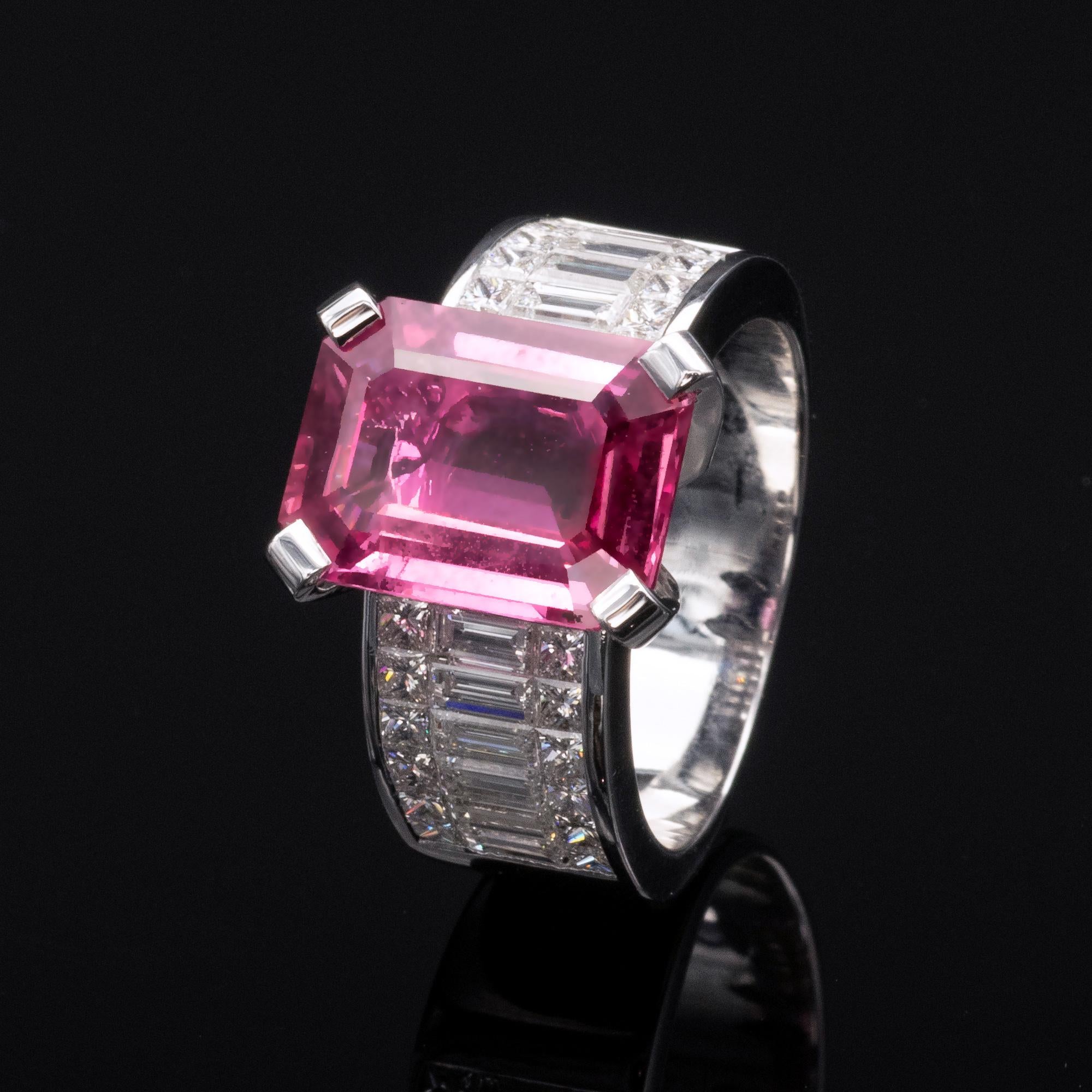 Ring mit 6,20 Karat natürlichem rosa Saphir und Diamant (Moderne) im Angebot