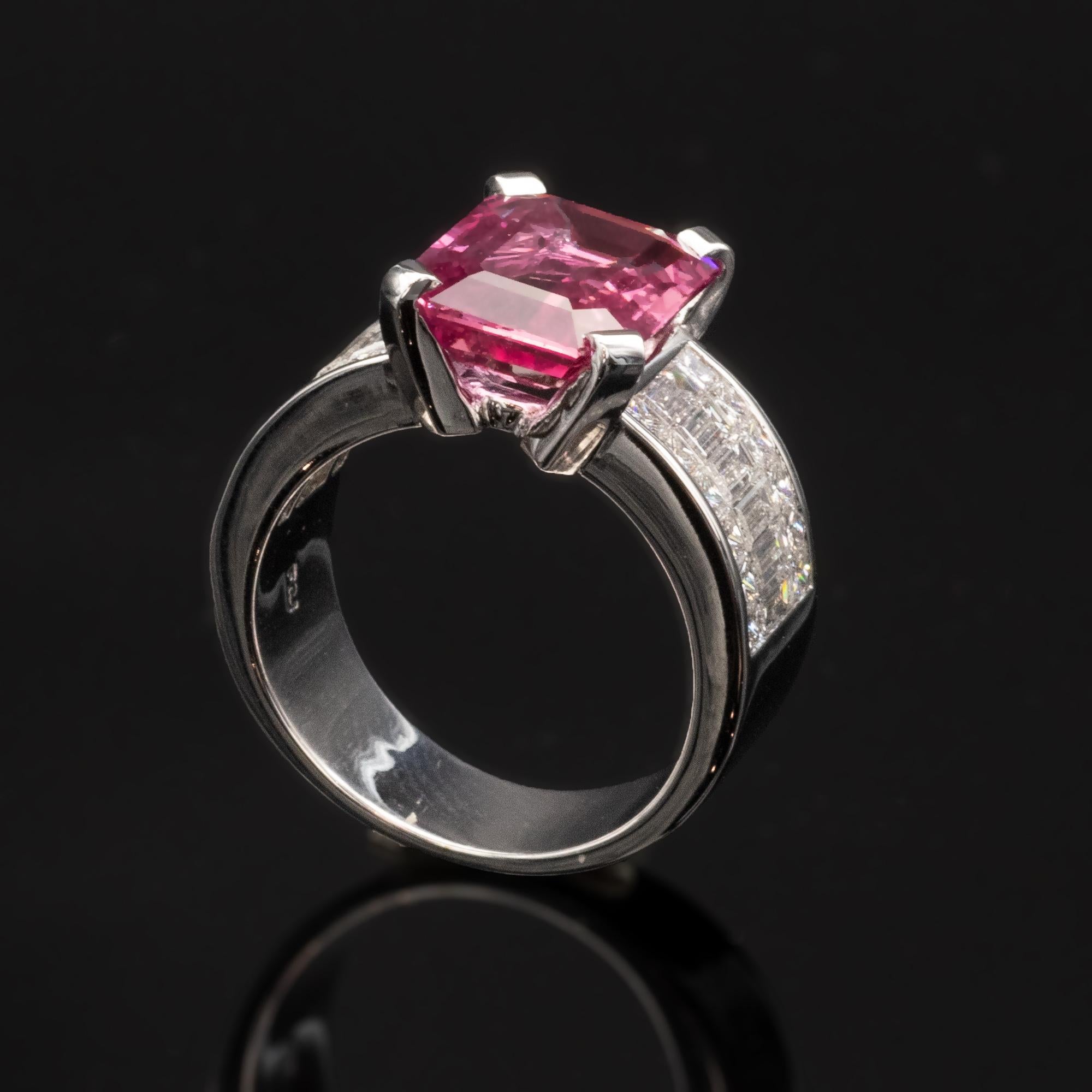Ring mit 6,20 Karat natürlichem rosa Saphir und Diamant im Zustand „Neu“ im Angebot in Monte Carlo, MC