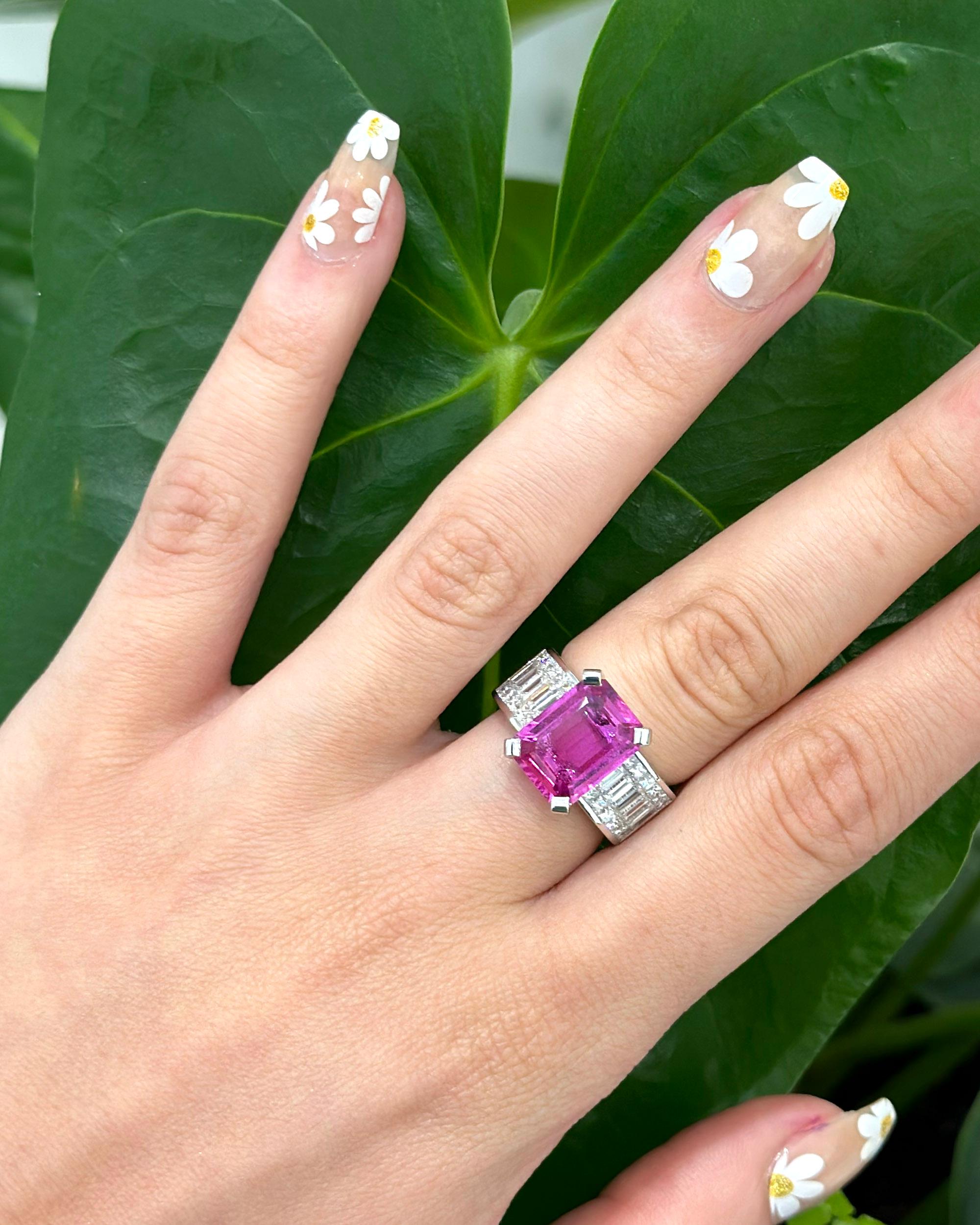 Ring mit 6,20 Karat natürlichem rosa Saphir und Diamant Damen im Angebot