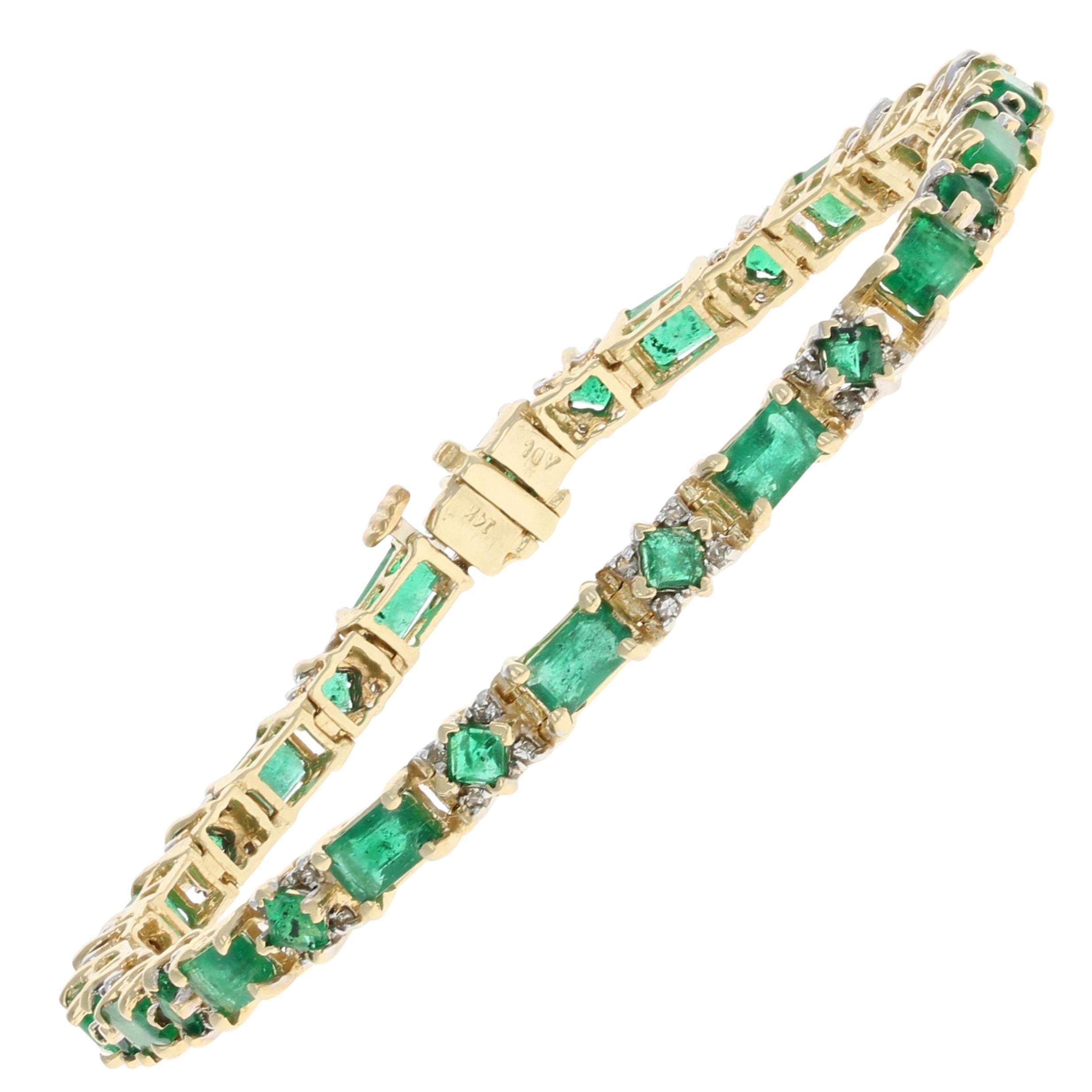 6.20 Carat Rectangle Cut Emerald and Diamond Bracelet, 14 Karat Yellow Gold Link