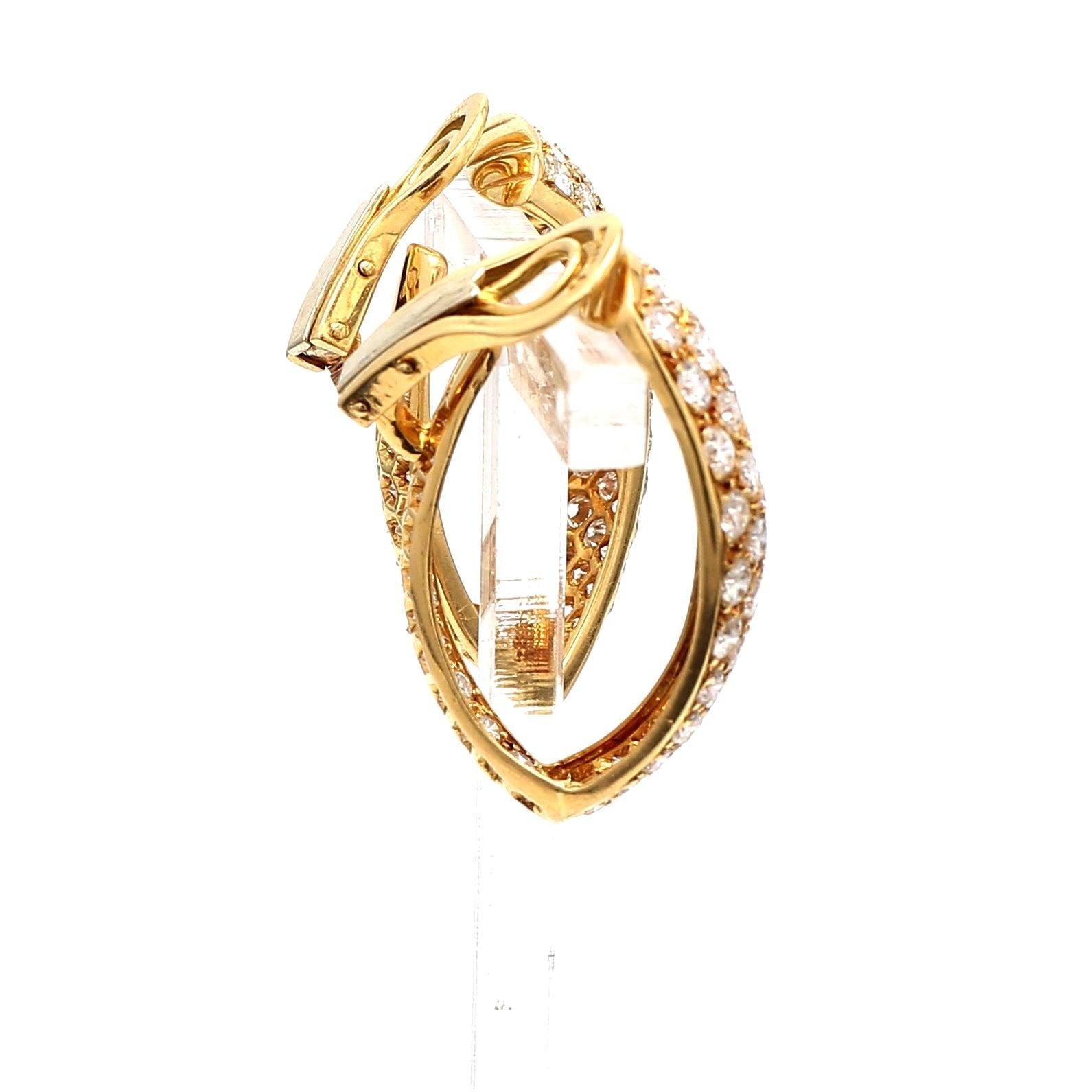 Taille brillant Boucles d'oreilles à pince en or jaune 18 carats 6.20 carats diamant rond brillant D VVS1 en vente