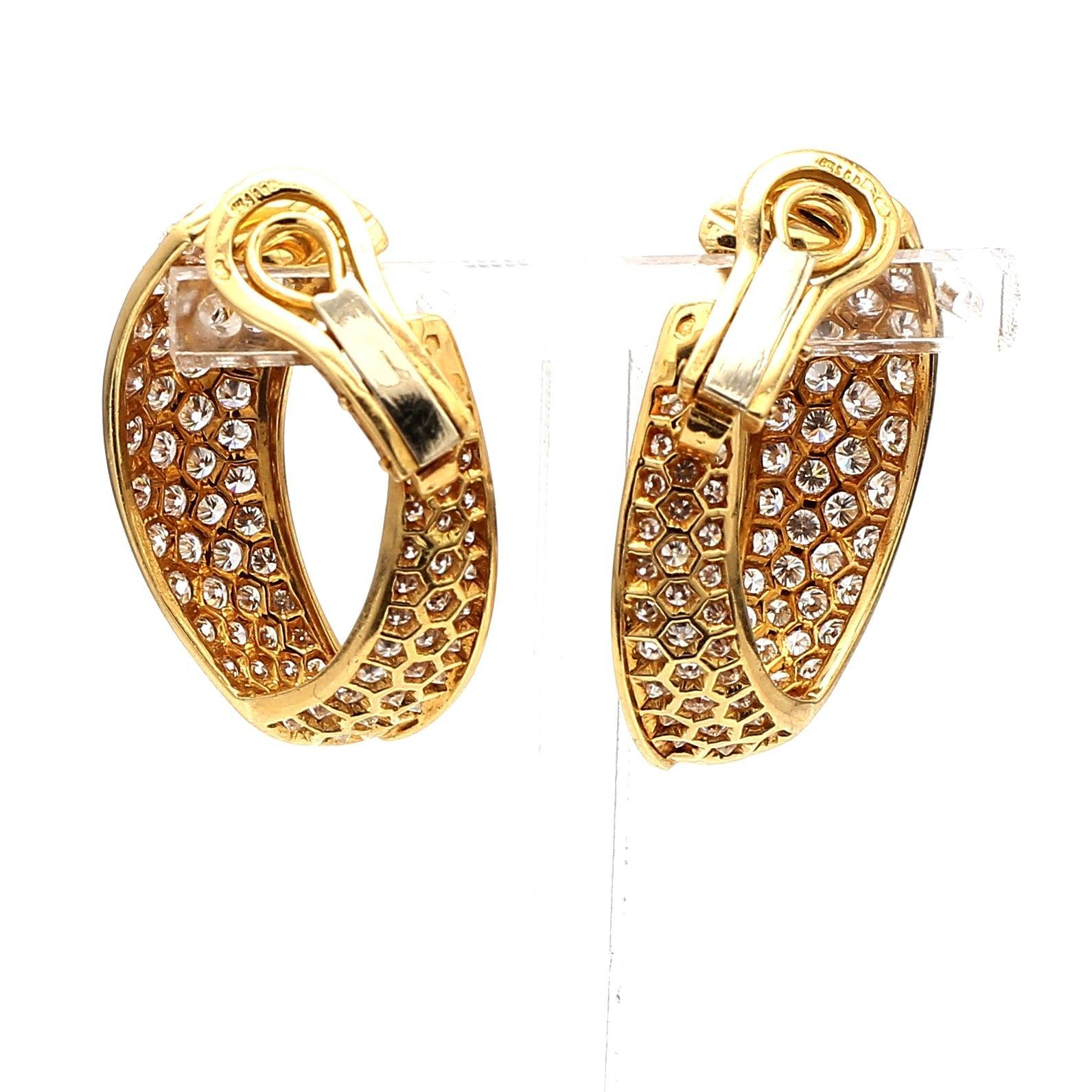 Boucles d'oreilles à pince en or jaune 18 carats 6.20 carats diamant rond brillant D VVS1 Bon état - En vente à New York, NY