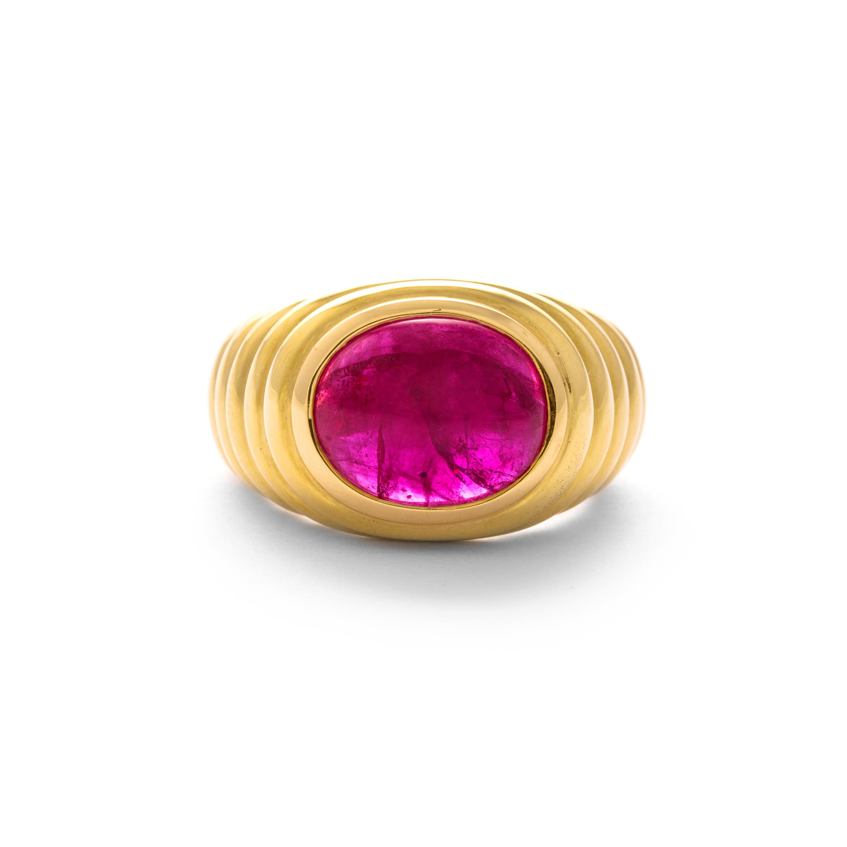 6.20 carat Ruby cabochon Yellow Gold Ring.