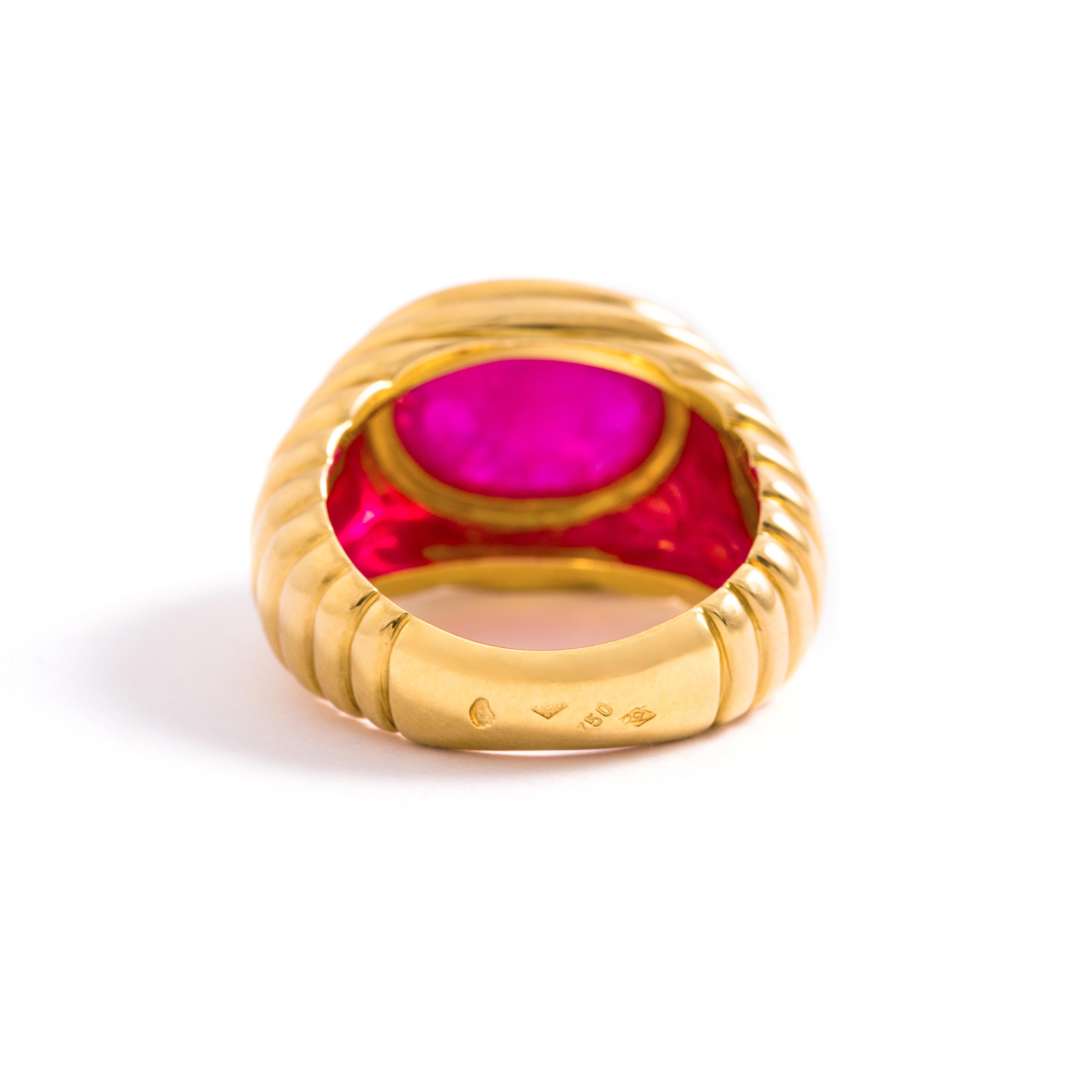 Women's or Men's 6.20 Carat Ruby Gold Ring For Sale