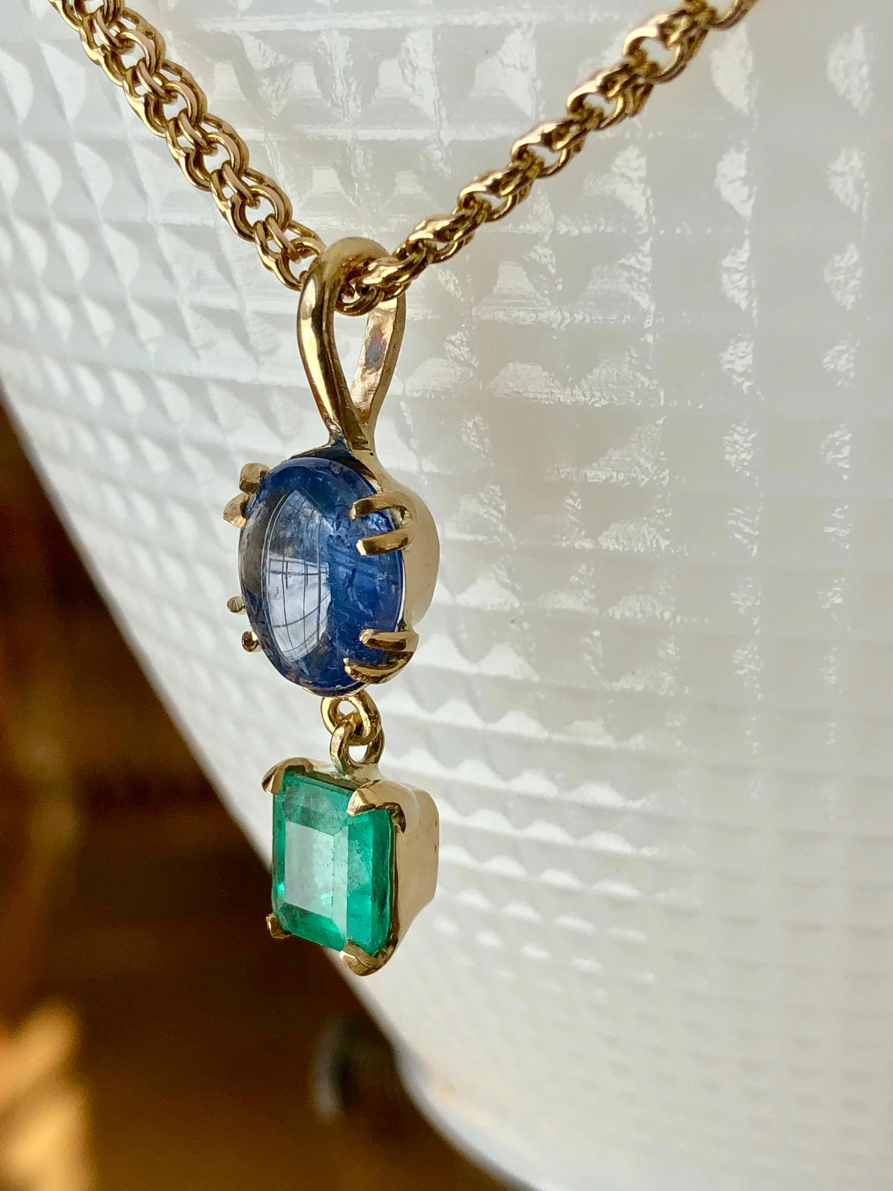 6.20 Carat Vintage Sapphire Emerald Drop Necklace 18 Karat For Sale 1