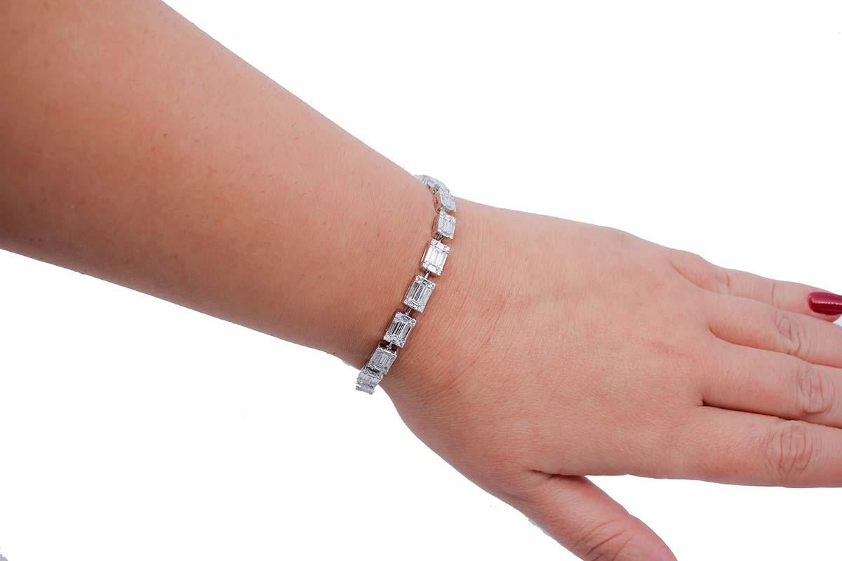 Mixed Cut 6.20 Carats Diamonds, 18 Karat White Gold Bracelet
