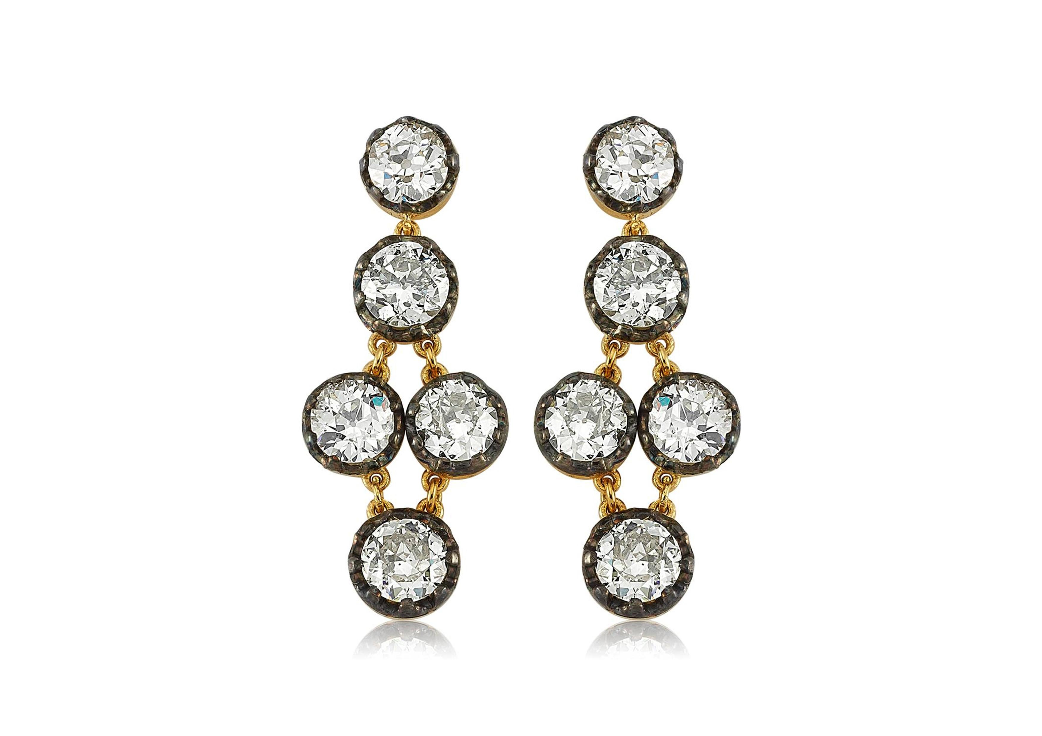 Modern 18k Gold and 6.20 ct Diamond Dangle Earrings For Sale