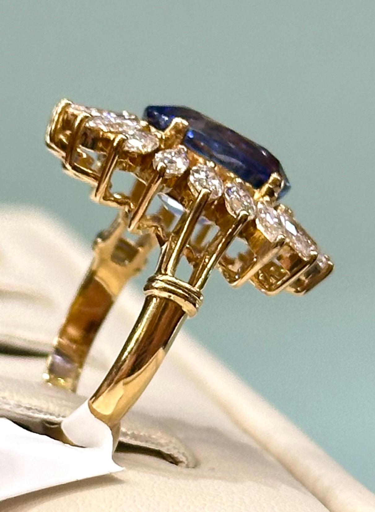 6.20 cts Oval Sri Lankan Heated Blue Sapphire and Diamond 18k Yellow Gold Ring 