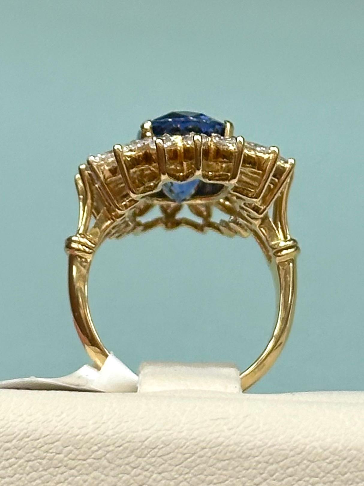 Baroque 6.20 cts Oval Sri Lankan Heated Blue Sapphire and Diamond 18k Yellow Gold Ring For Sale