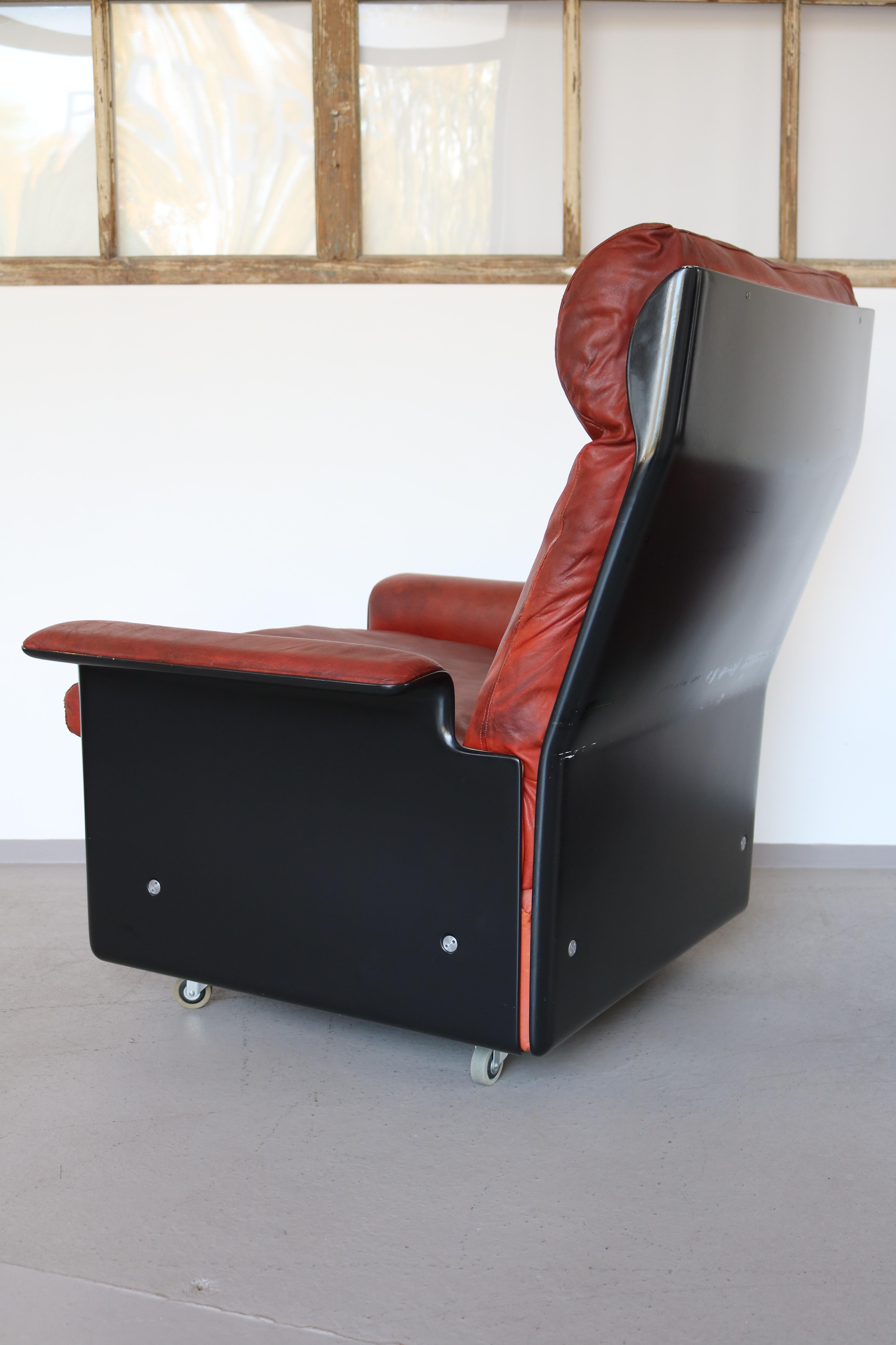 620 High back Leather Lounge Chair and Ottoman by Dieter Rams for Vitsoe, 1960s In Fair Condition In Nürnberg, DE