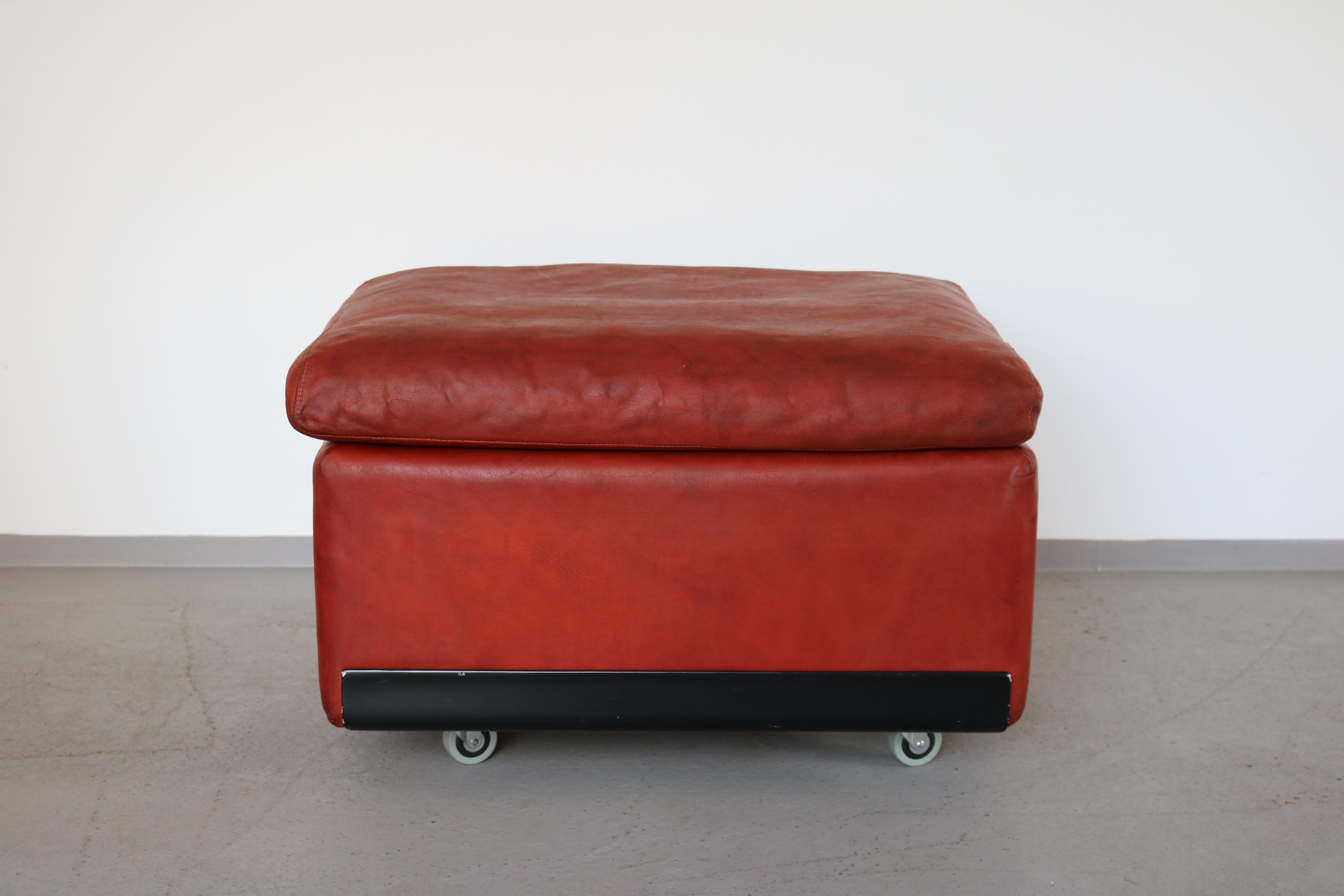 Mid-20th Century 620 High back Leather Lounge Chair and Ottoman by Dieter Rams for Vitsoe, 1960s