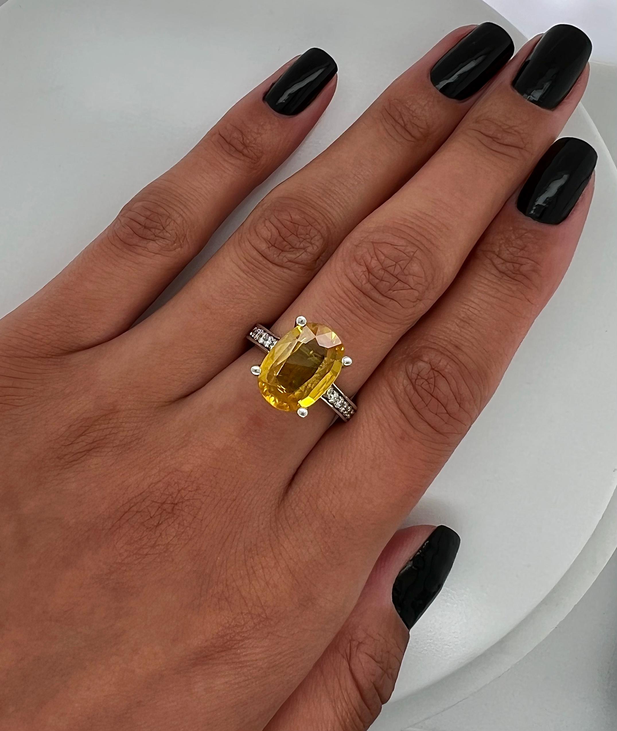 6.20 Total Carat Rare Yellow Sapphire Ladies Diamond Ring In New Condition For Sale In New York, NY