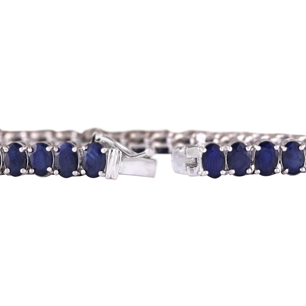 Natural Sapphire Necklace In 14 Karat White Gold  In New Condition For Sale In Los Angeles, CA